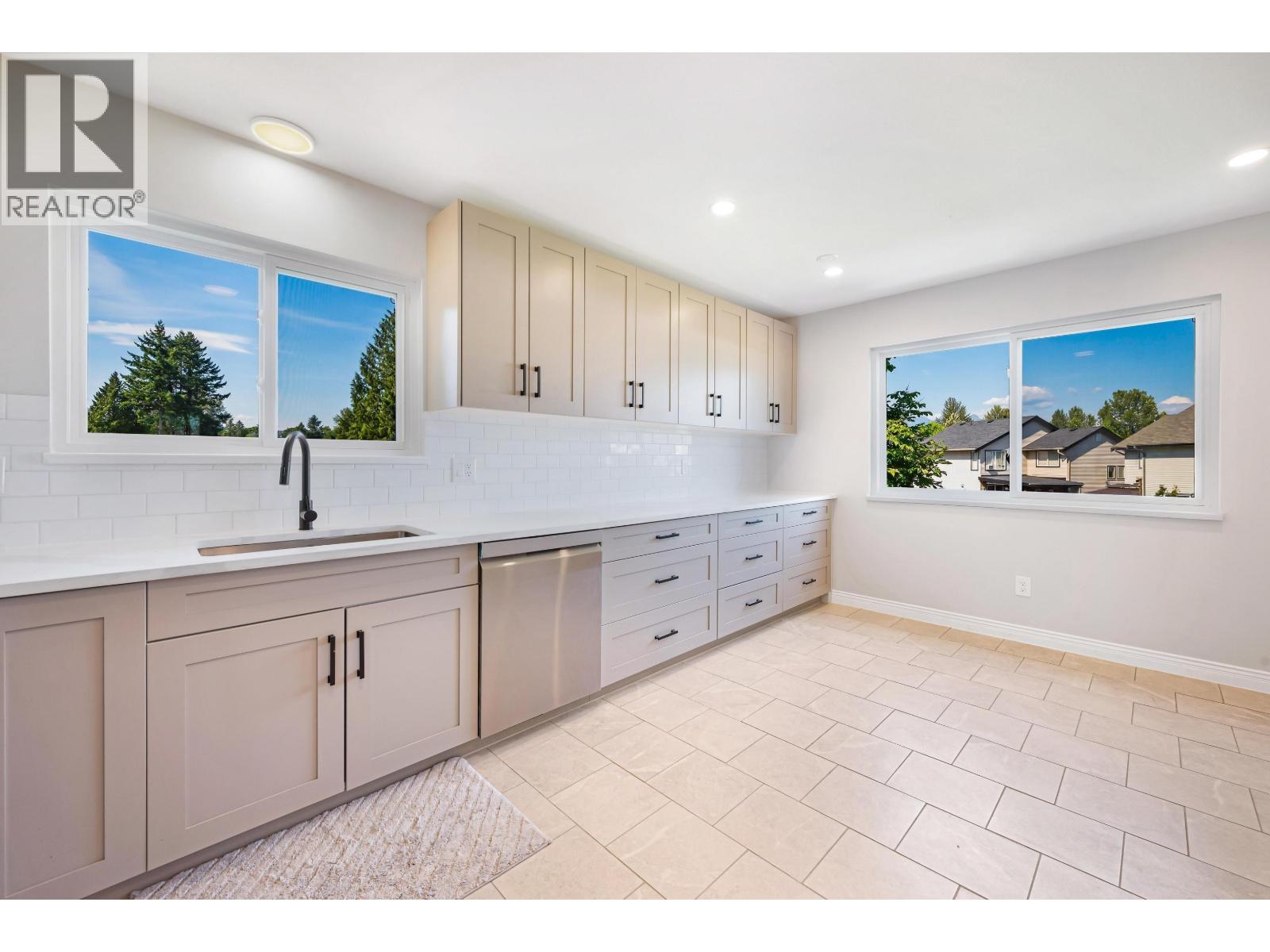 11850 Greenhaven Court, Pitt Meadows, British Columbia  V3Y 1L6 - Photo 2 - R3080184