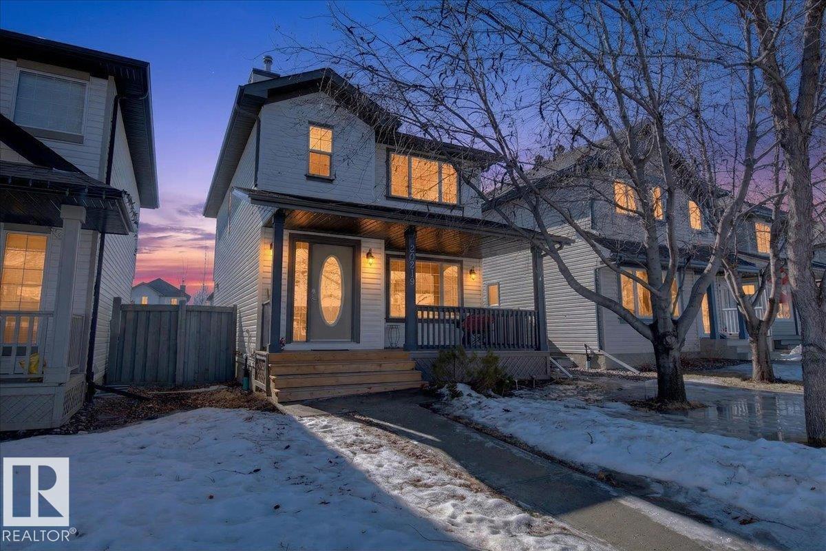 20219 54 AV NW, Edmonton, Alberta