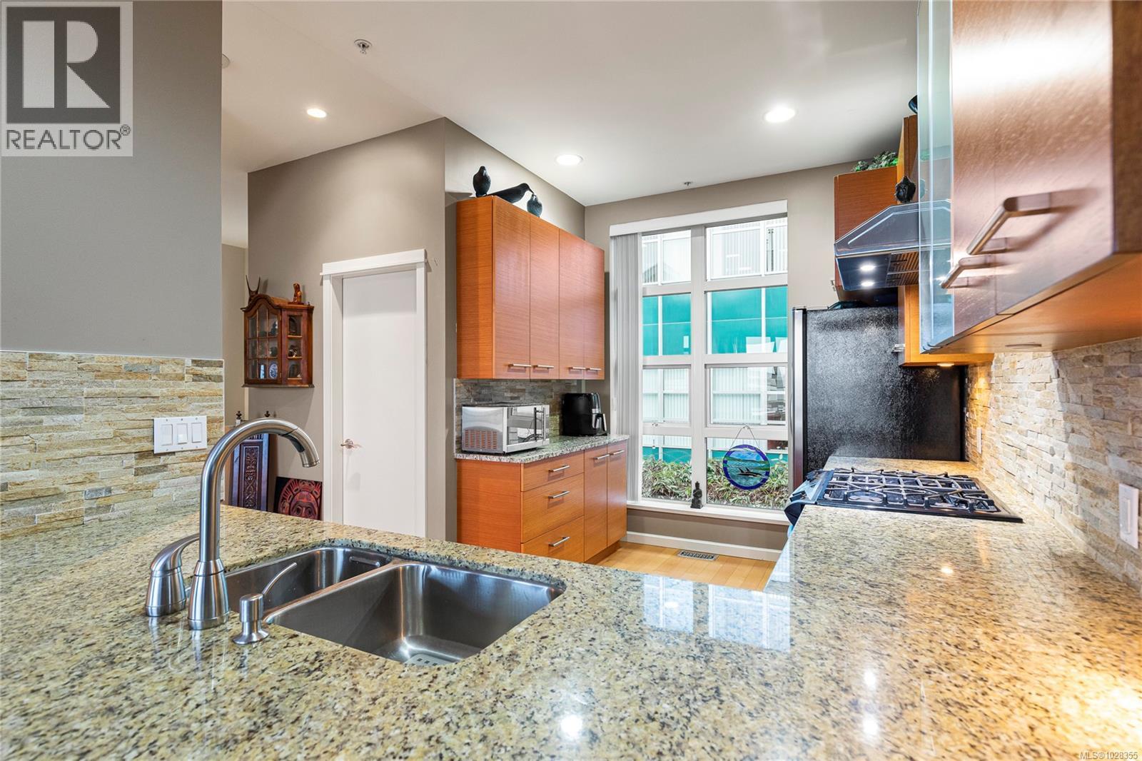 Th15 38 Front St, Nanaimo, British Columbia  V9R 0B8 - Photo 16 - 1028355