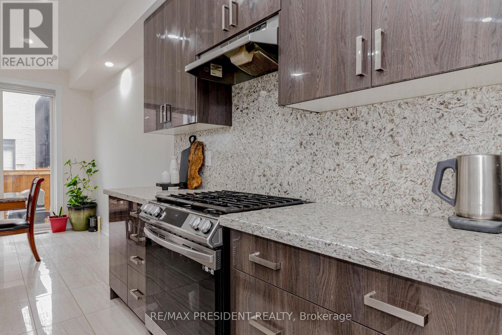 2 Vincena Road, Caledon, Ontario  L7C 4M5 - Photo 17 - W12768462