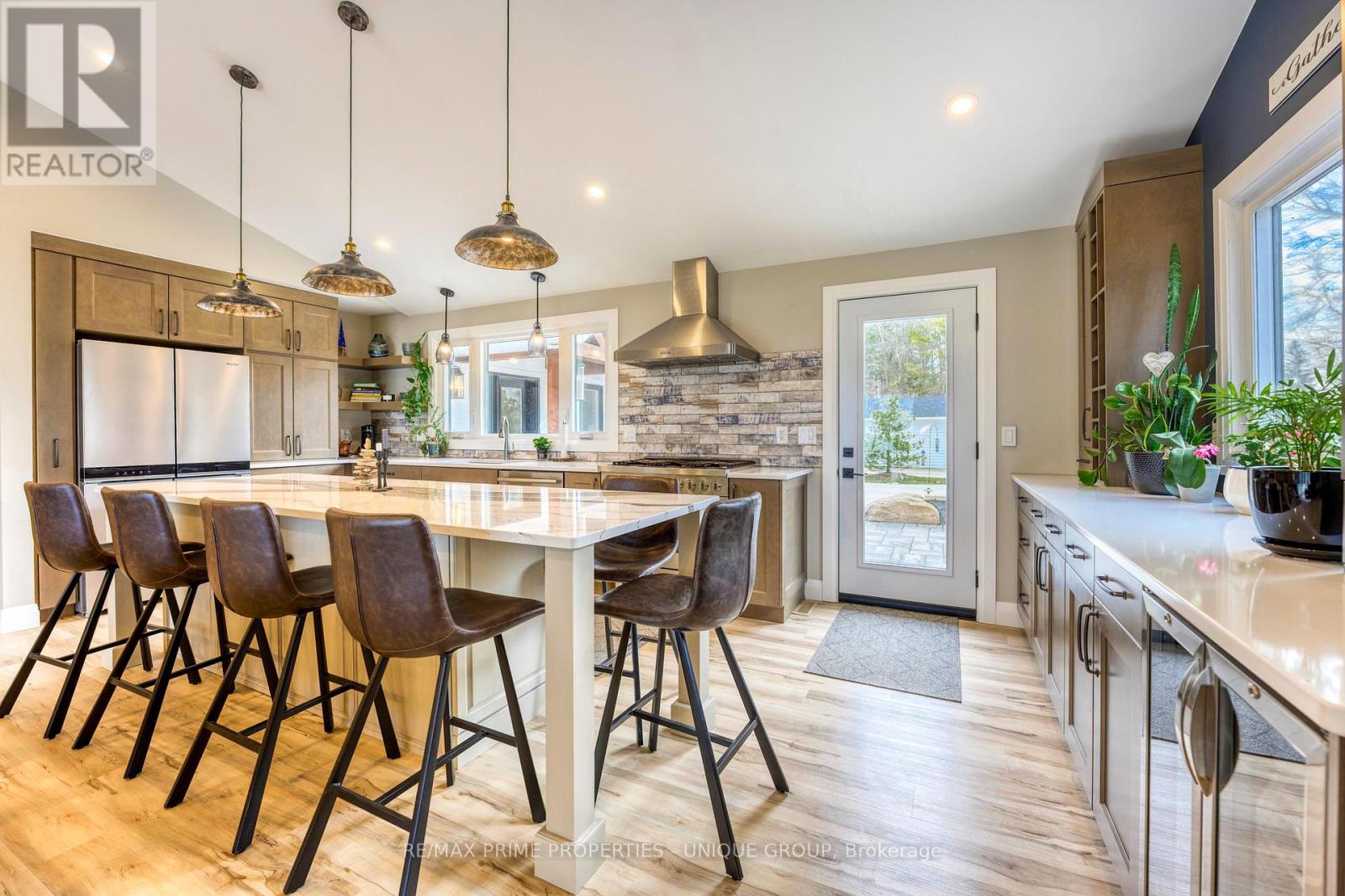 5168 Lakeshore Road, Plympton-Wyoming, Ontario  N0N 1J6 - Photo 14 - X12898270