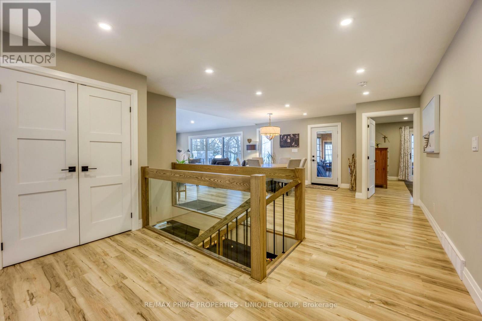 5168 Lakeshore Road, Plympton-Wyoming, Ontario  N0N 1J6 - Photo 7 - X12898270