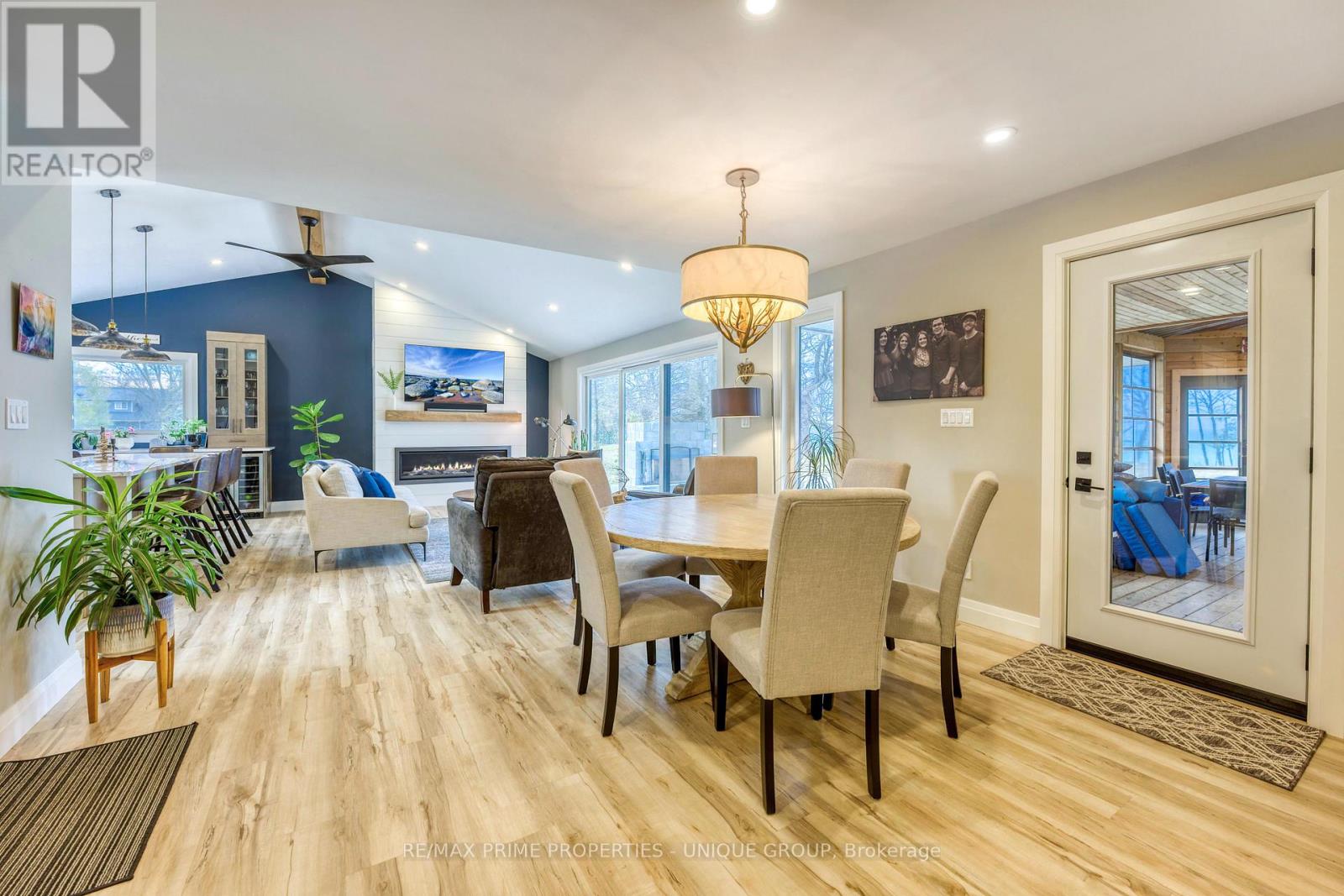 5168 Lakeshore Road, Plympton-Wyoming, Ontario  N0N 1J6 - Photo 8 - X12898270