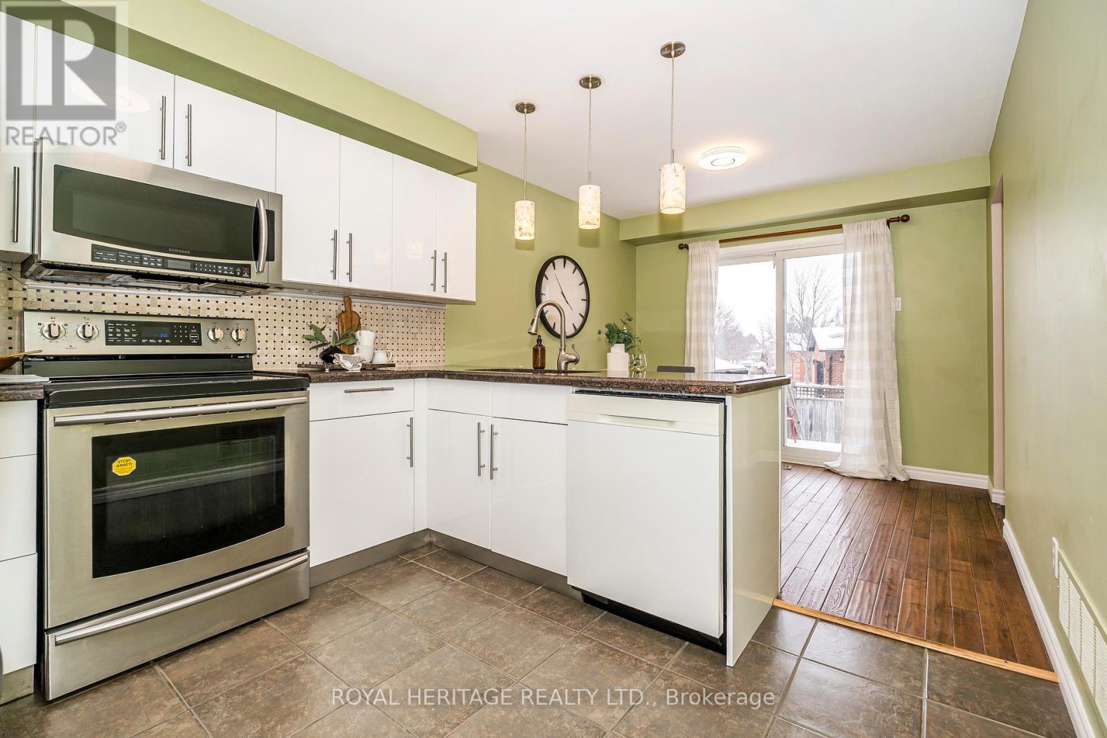 11 Humphrey Drive, Ajax, Ontario  L1S 4Z8 - Photo 11 - E12898276