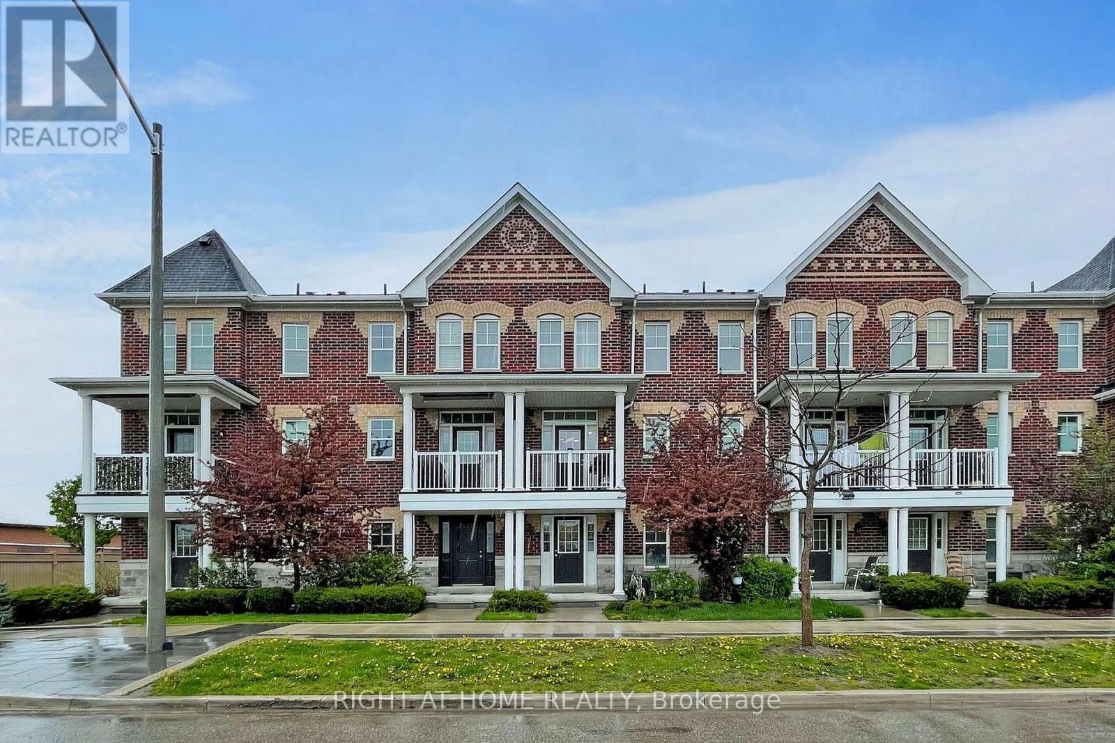 3 - 10 Porter Avenue W, Vaughan, Ontario  L4L 0H1 - Photo 2 - N12898232