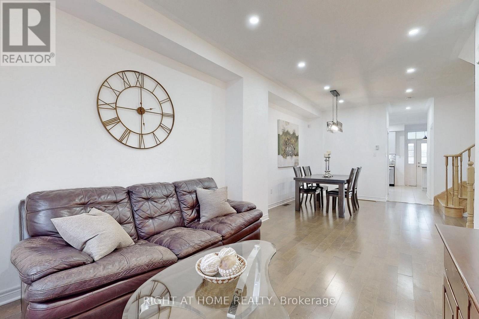 3 - 10 Porter Avenue W, Vaughan, Ontario  L4L 0H1 - Photo 8 - N12898232