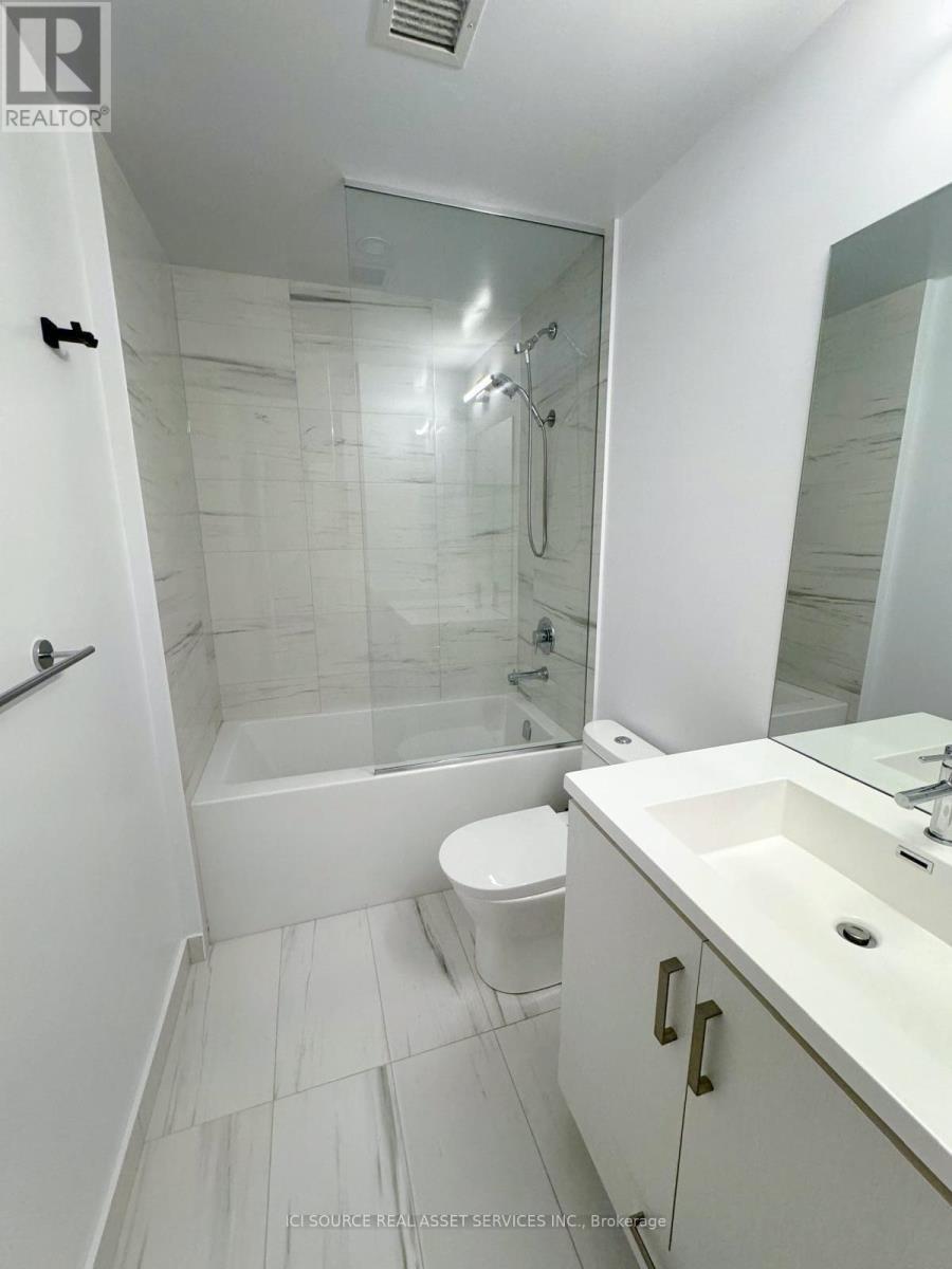 802 - 60 Honeycrisp Crescent, Vaughan, Ontario  L4K 0N5 - Photo 3 - N12898292