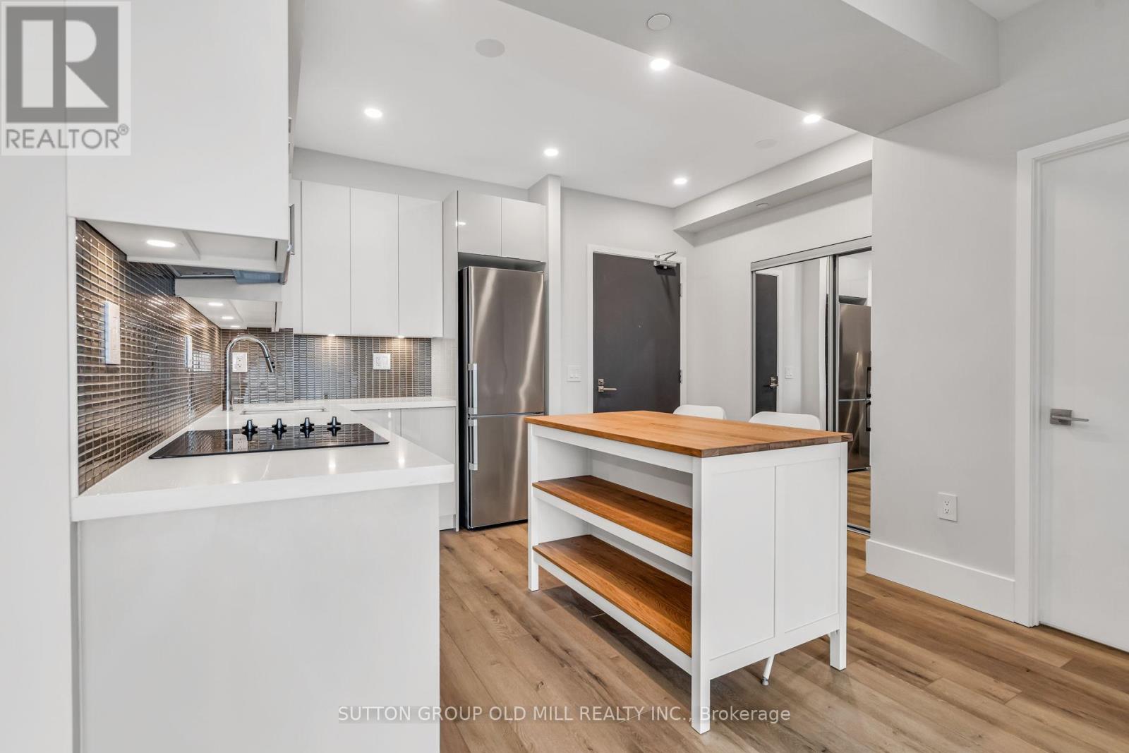 401 - 2916 HIGHWAY 7, Vaughan, Ontario