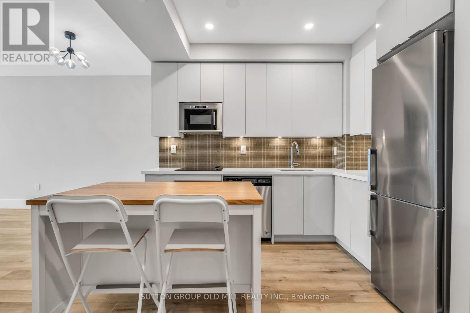 401 - 2916 Highway 7, Vaughan, Ontario  L4K 0K6 - Photo 2 - N12898298