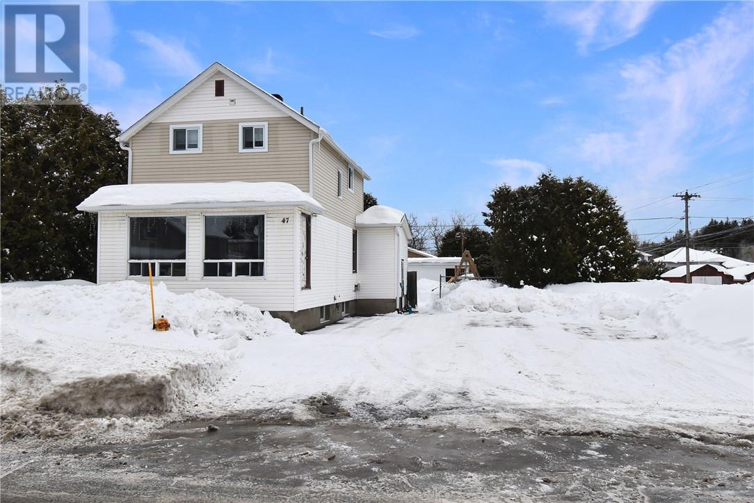 47 Second Ave, Coniston, Ontario  P0M 1M0 - Photo 1 - 2126843