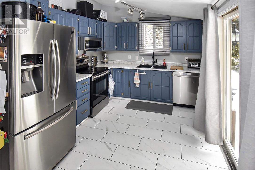 47 Second Ave, Coniston, Ontario  P0M 1M0 - Photo 6 - 2126843