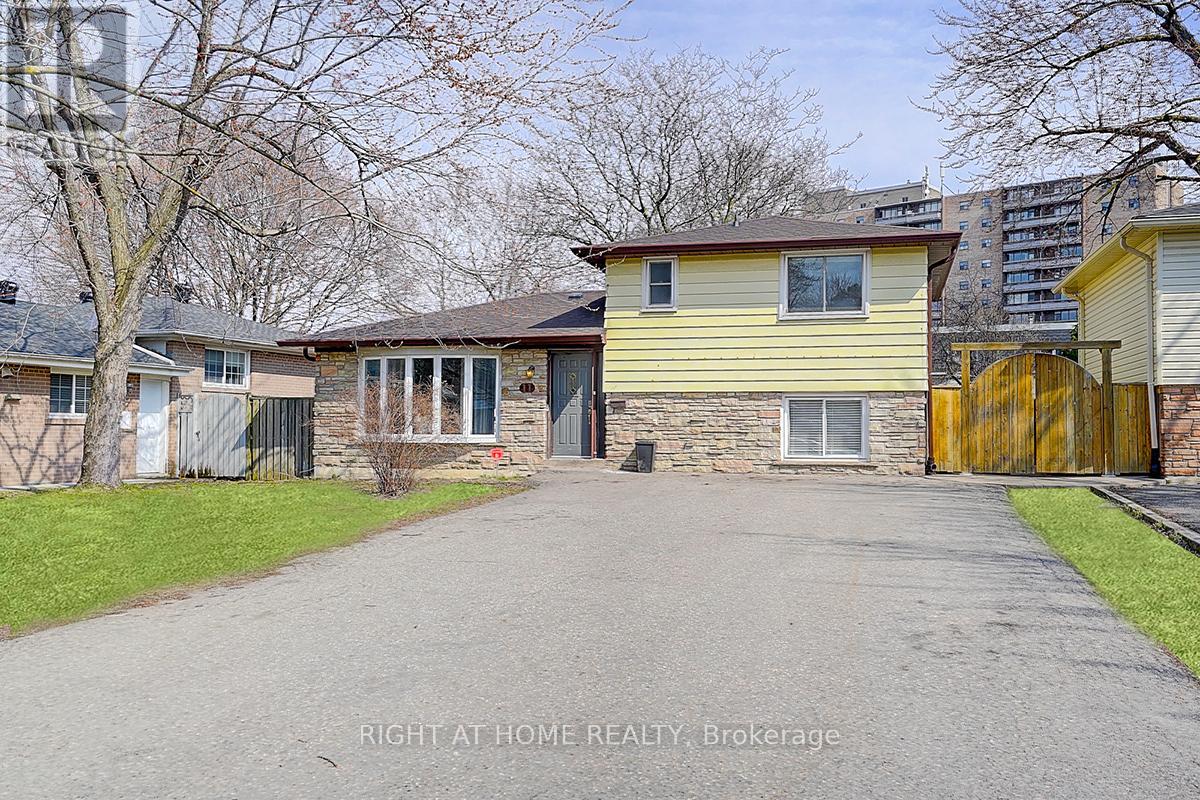 11 TULLAMORE ROAD, Brampton, Ontario