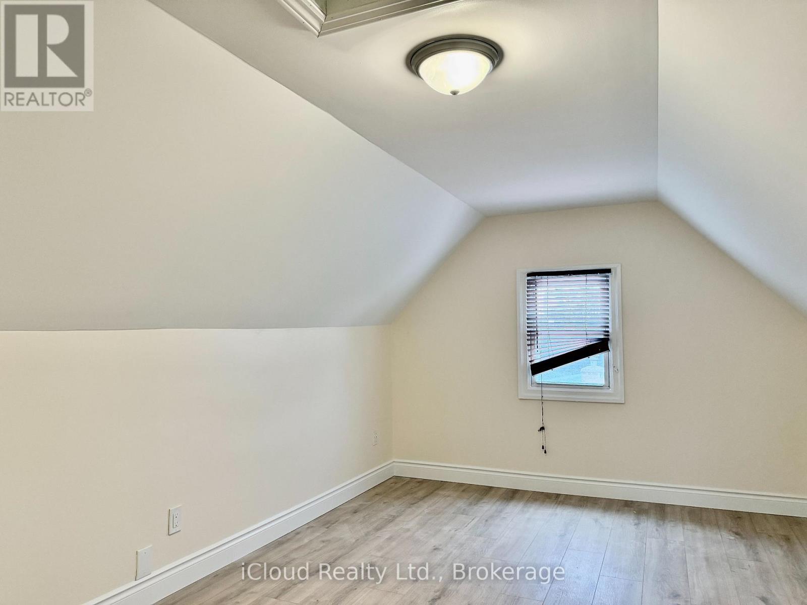 405 Upper Wentworth Street, Hamilton (Inch Park), Ontario  L9A 4T4 - Photo 15 - X12898258