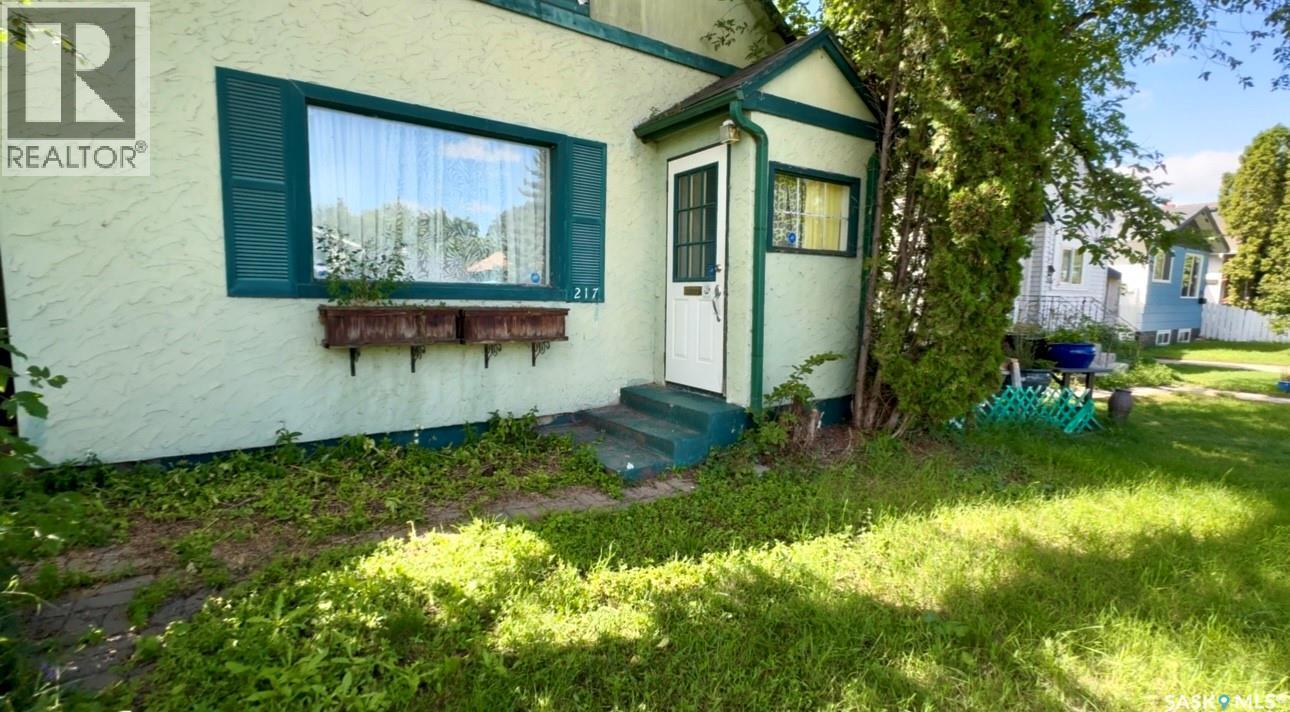 217 L Avenue N, Saskatoon, Saskatchewan  S7L 2P3 - Photo 3 - SK030687