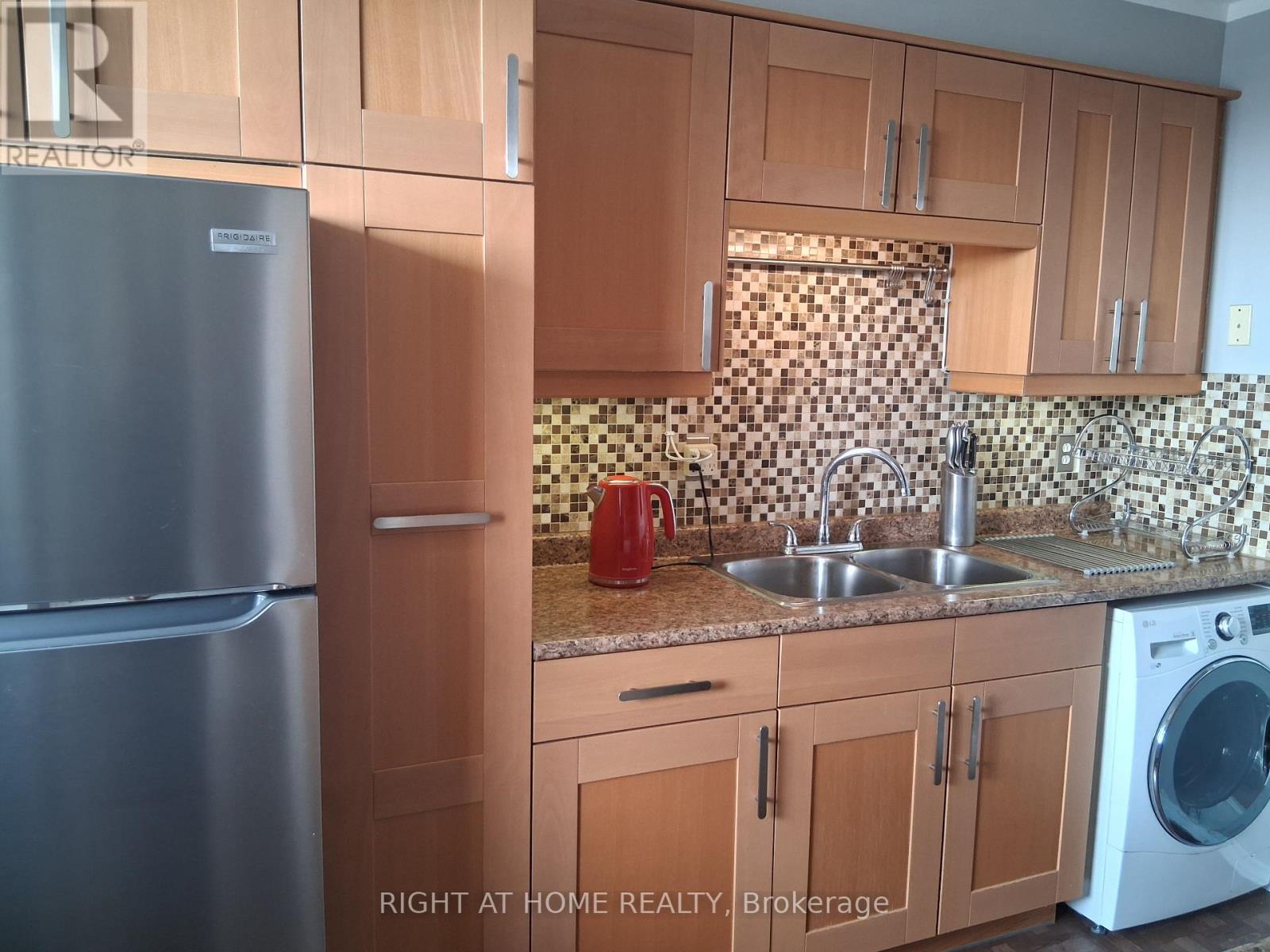 1010 - 235 Grandravine Drive, Toronto (Glenfield-Jane Heights), Ontario  M3N 1J2 - Photo 12 - W12859560