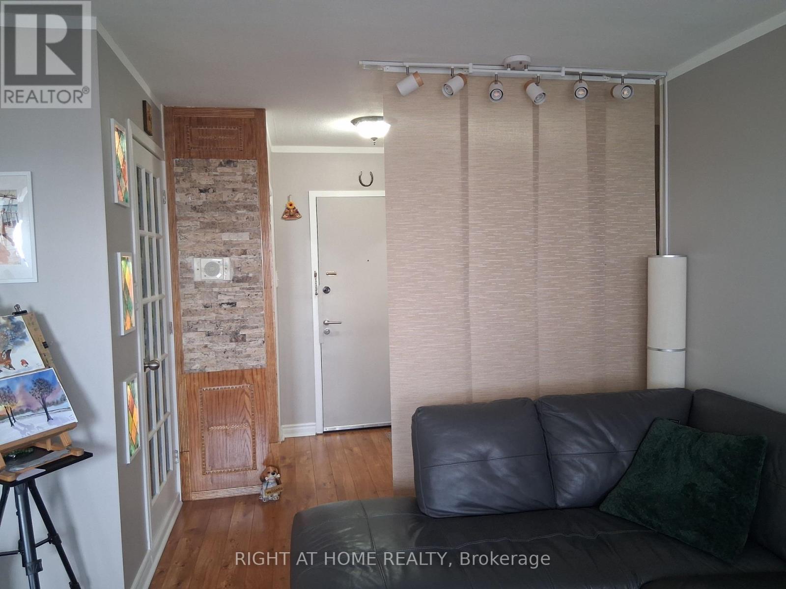 1010 - 235 Grandravine Drive, Toronto (Glenfield-Jane Heights), Ontario  M3N 1J2 - Photo 7 - W12859560