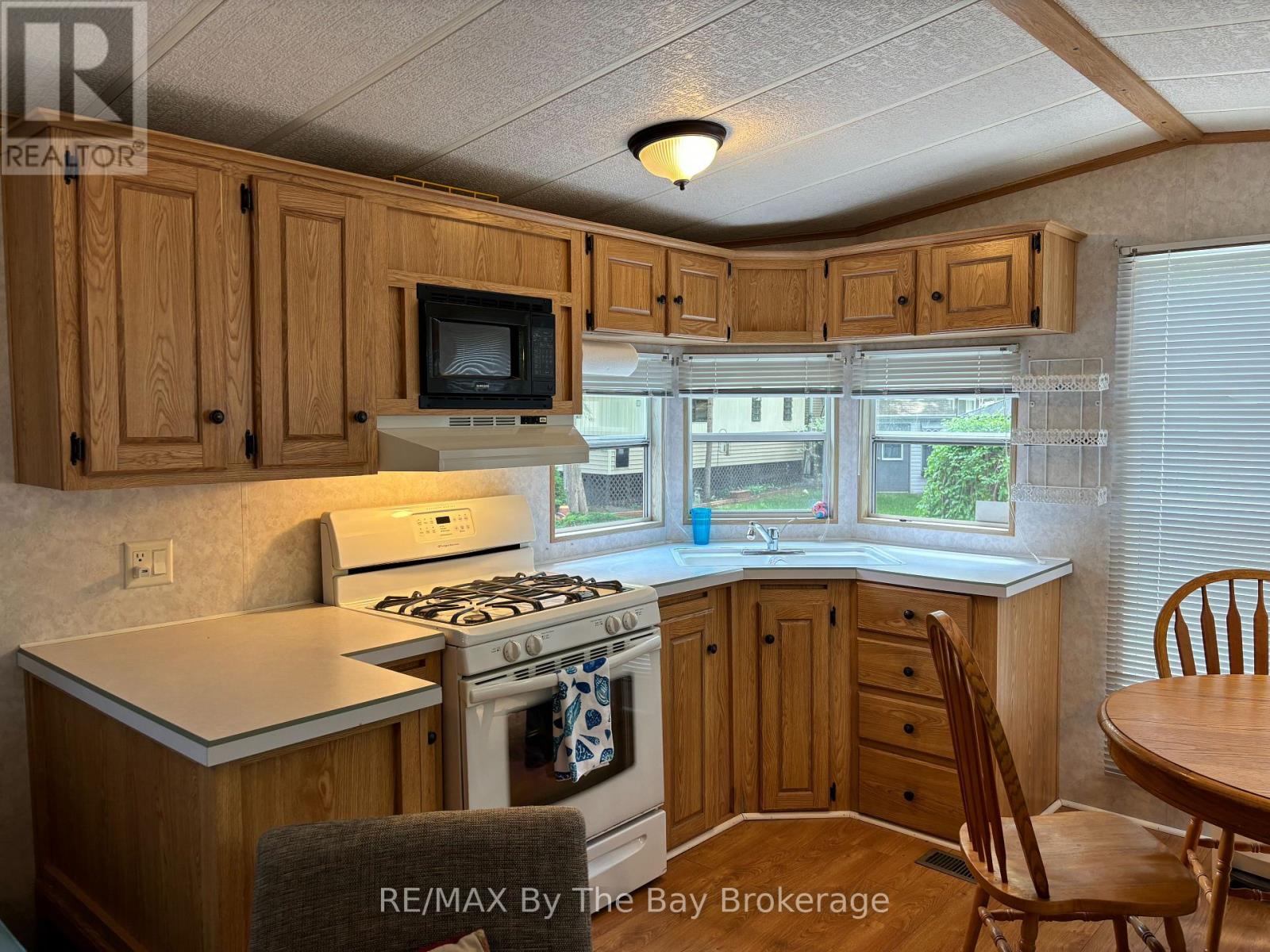 154 - 85 Theme Park Drive, Wasaga Beach, Ontario  L9Z 1X7 - Photo 24 - S12898318