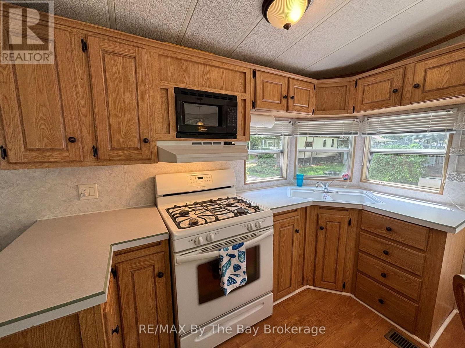 154 - 85 Theme Park Drive, Wasaga Beach, Ontario  L9Z 1X7 - Photo 26 - S12898318