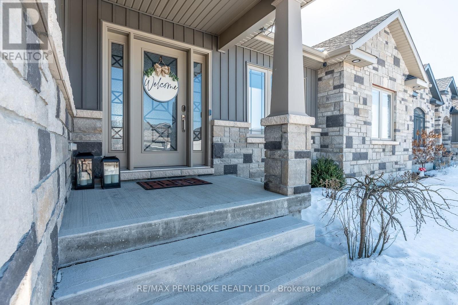 77 Noble Crescent, Petawawa, Ontario  K8H 0G1 - Photo 2 - X12898370