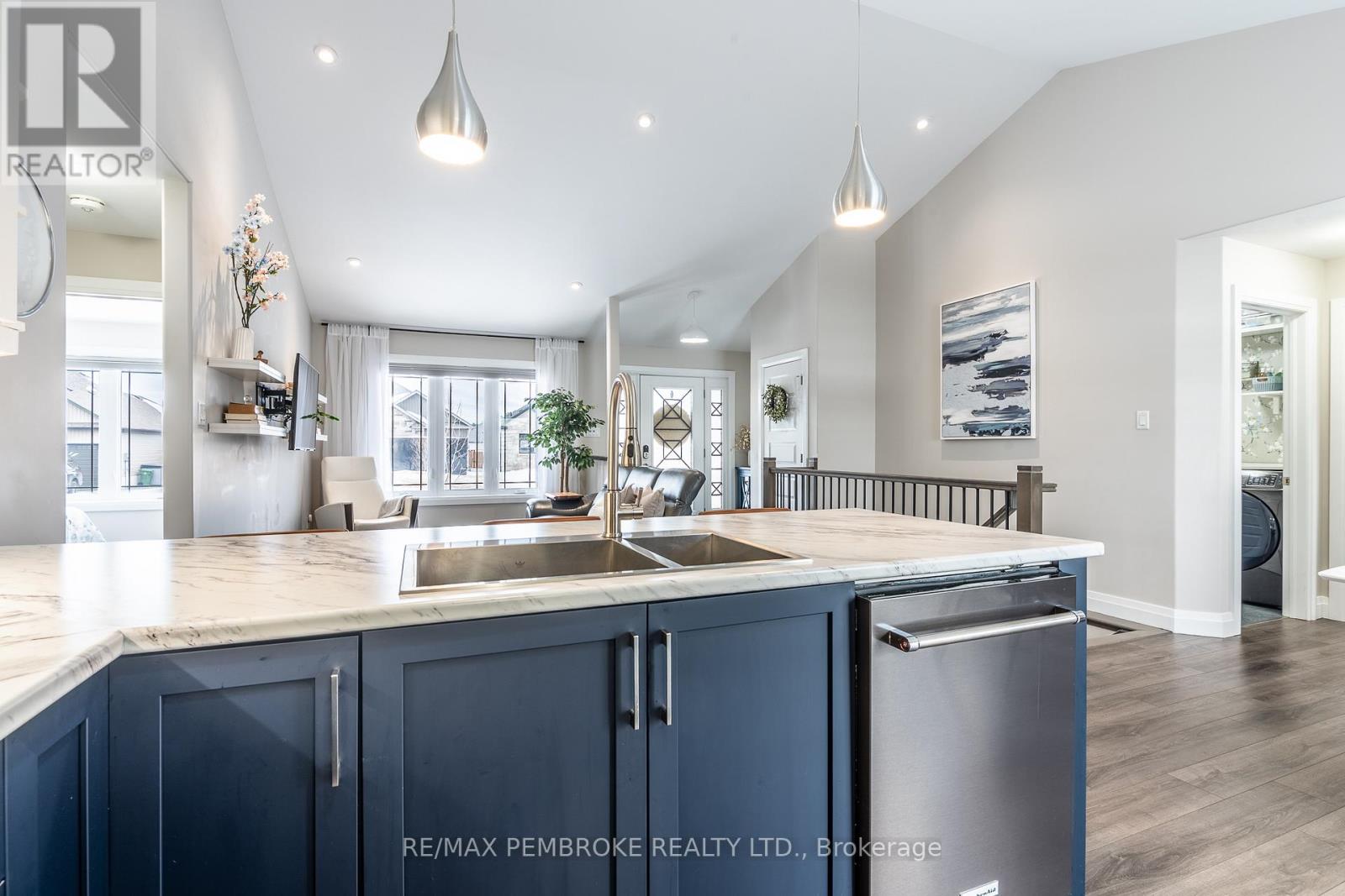 77 Noble Crescent, Petawawa, Ontario  K8H 0G1 - Photo 20 - X12898370