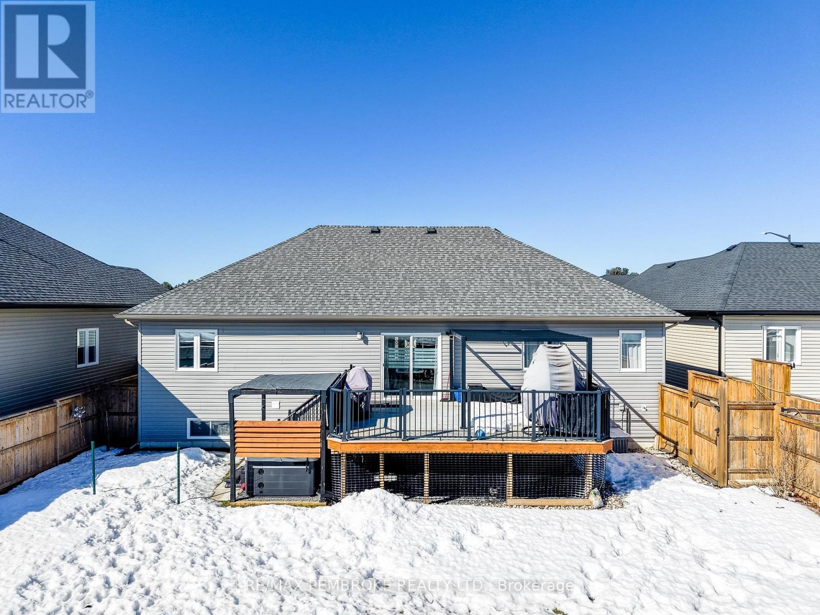 77 Noble Crescent, Petawawa, Ontario  K8H 0G1 - Photo 3 - X12898370