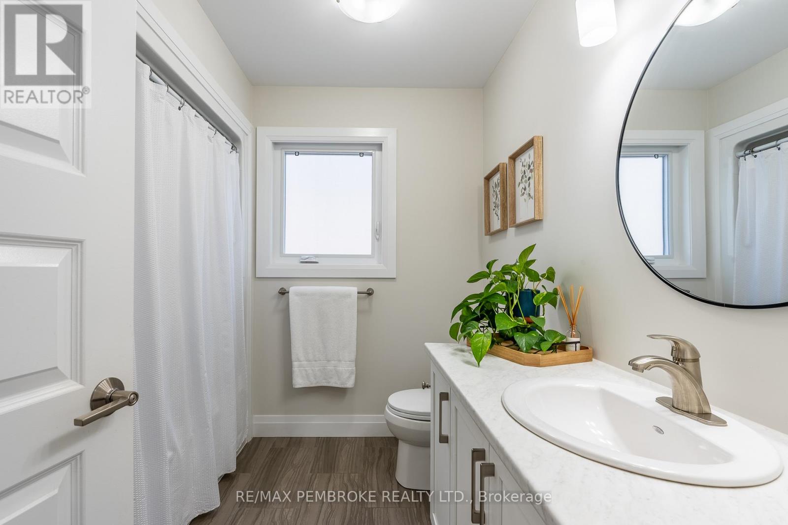 77 Noble Crescent, Petawawa, Ontario  K8H 0G1 - Photo 32 - X12898370