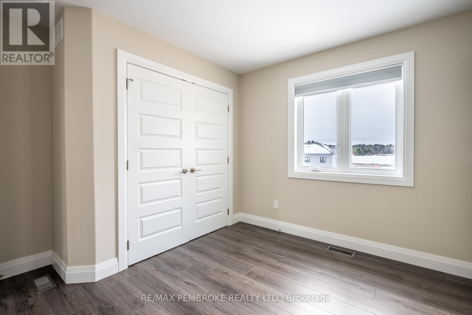 77 Noble Crescent, Petawawa, Ontario  K8H 0G1 - Photo 37 - X12898370