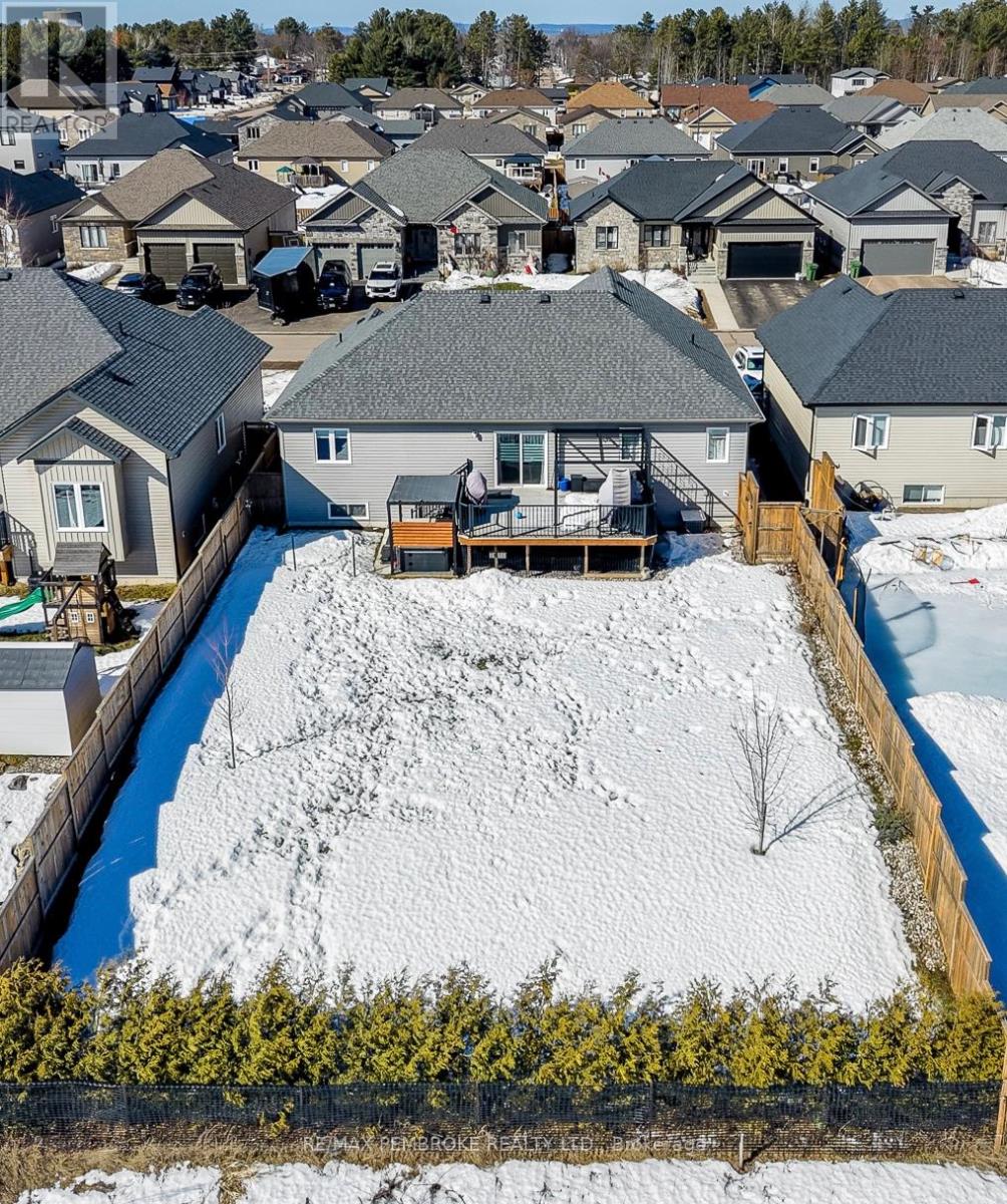 77 Noble Crescent, Petawawa, Ontario  K8H 0G1 - Photo 5 - X12898370