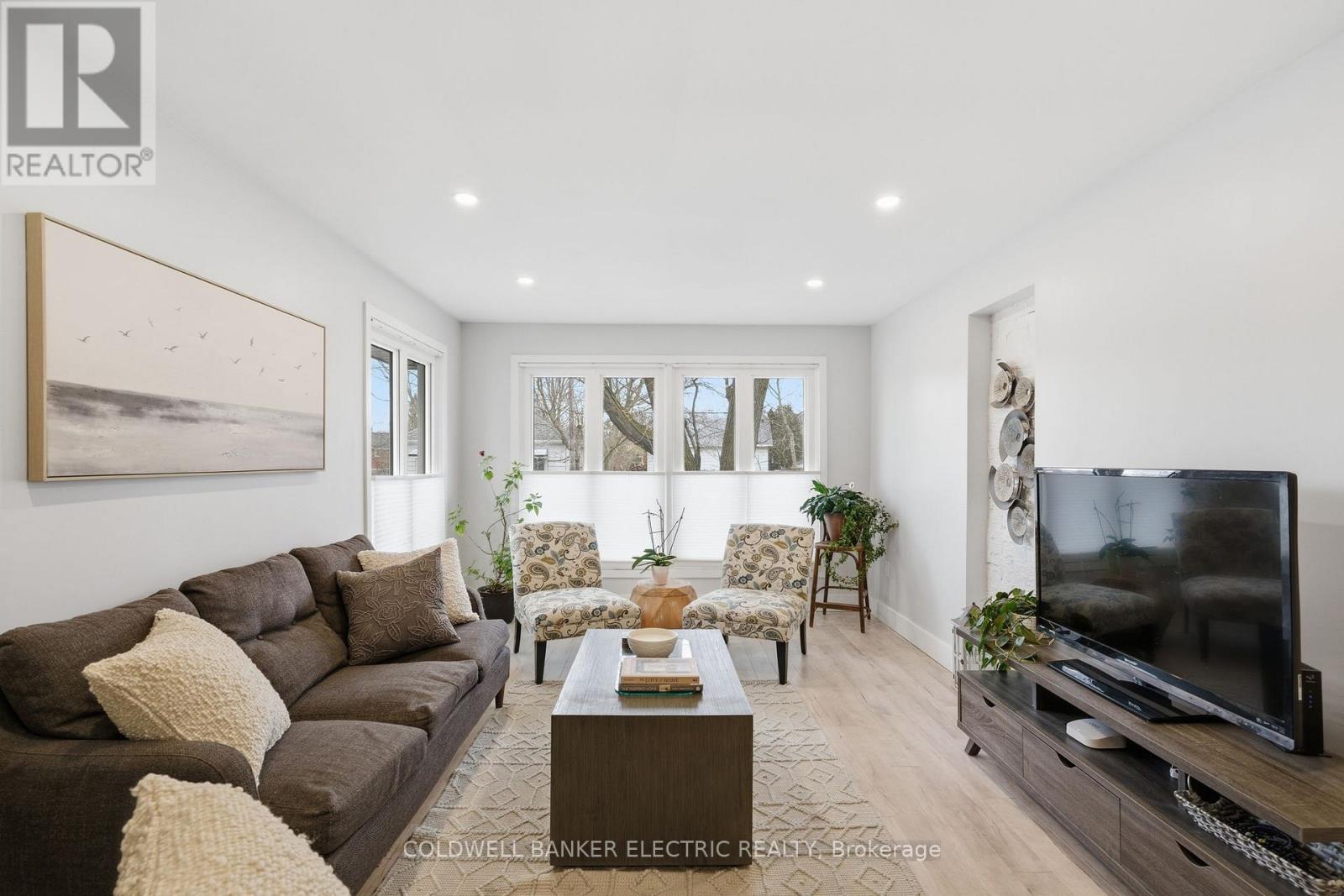 5 Church Street S, Brock, Ontario  L0C 1H0 - Photo 2 - N12890108