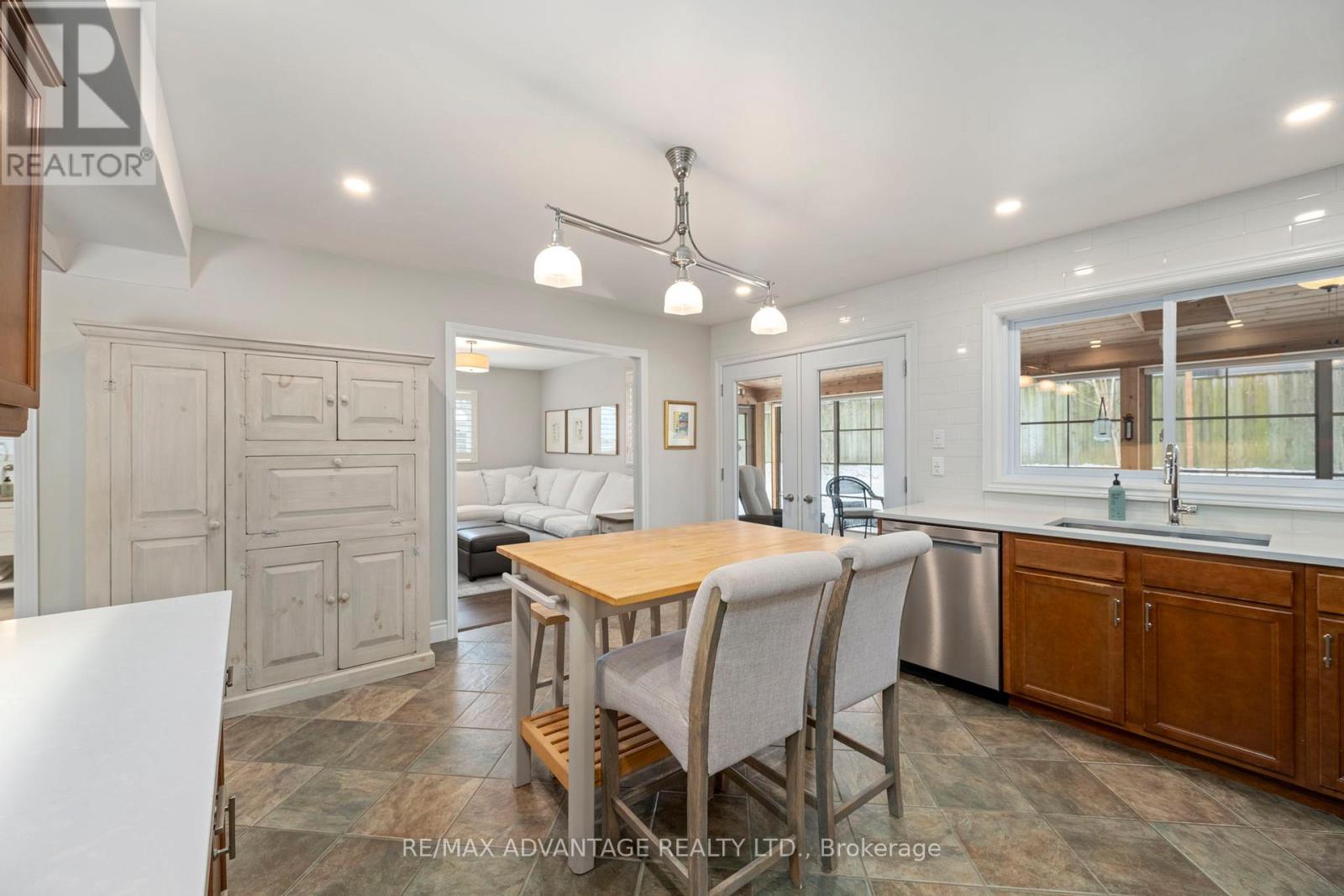 120 Edgehill Crescent, London North (North F), Ontario  N6G 2T4 - Photo 10 - X12898420