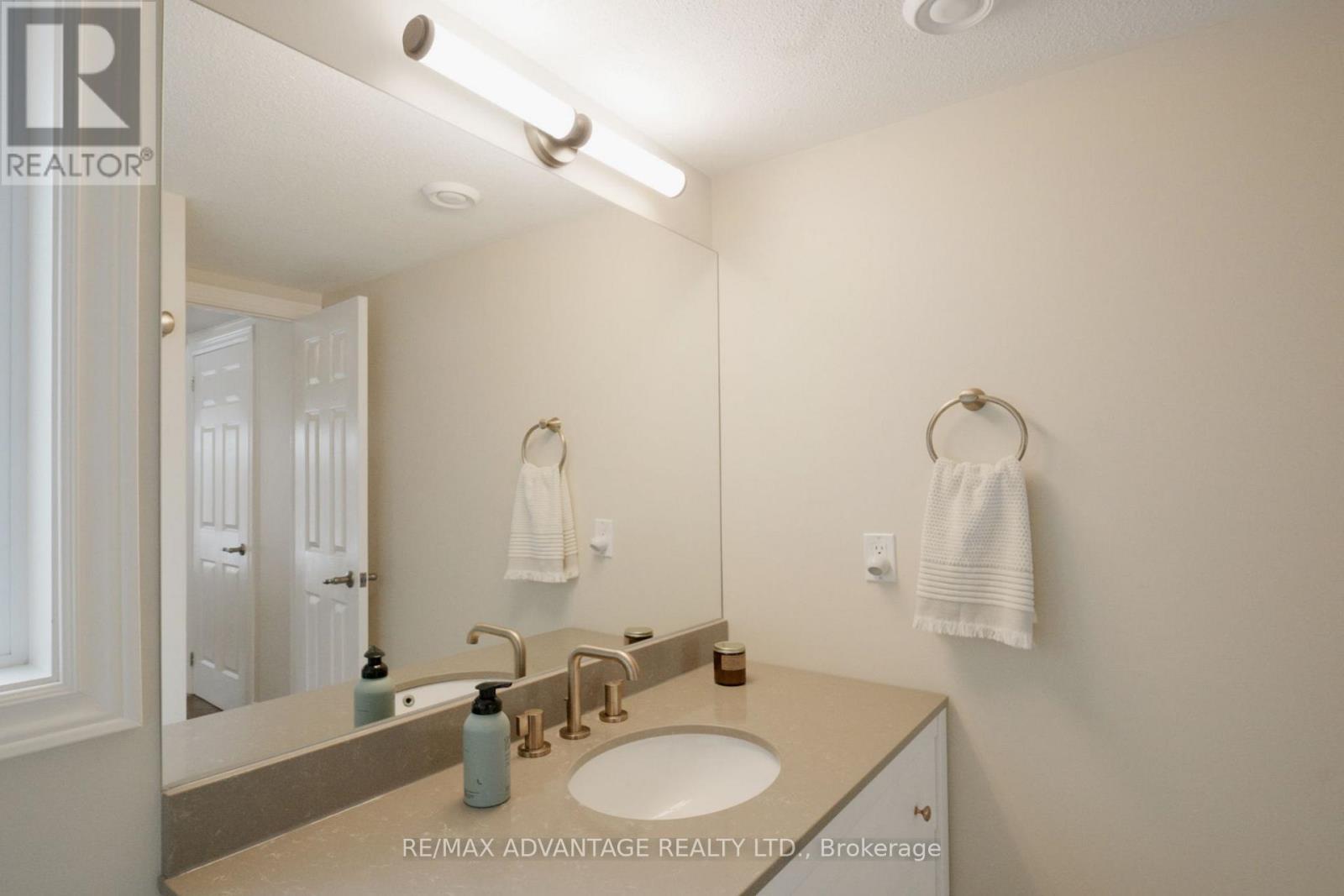 120 Edgehill Crescent, London North (North F), Ontario  N6G 2T4 - Photo 20 - X12898420