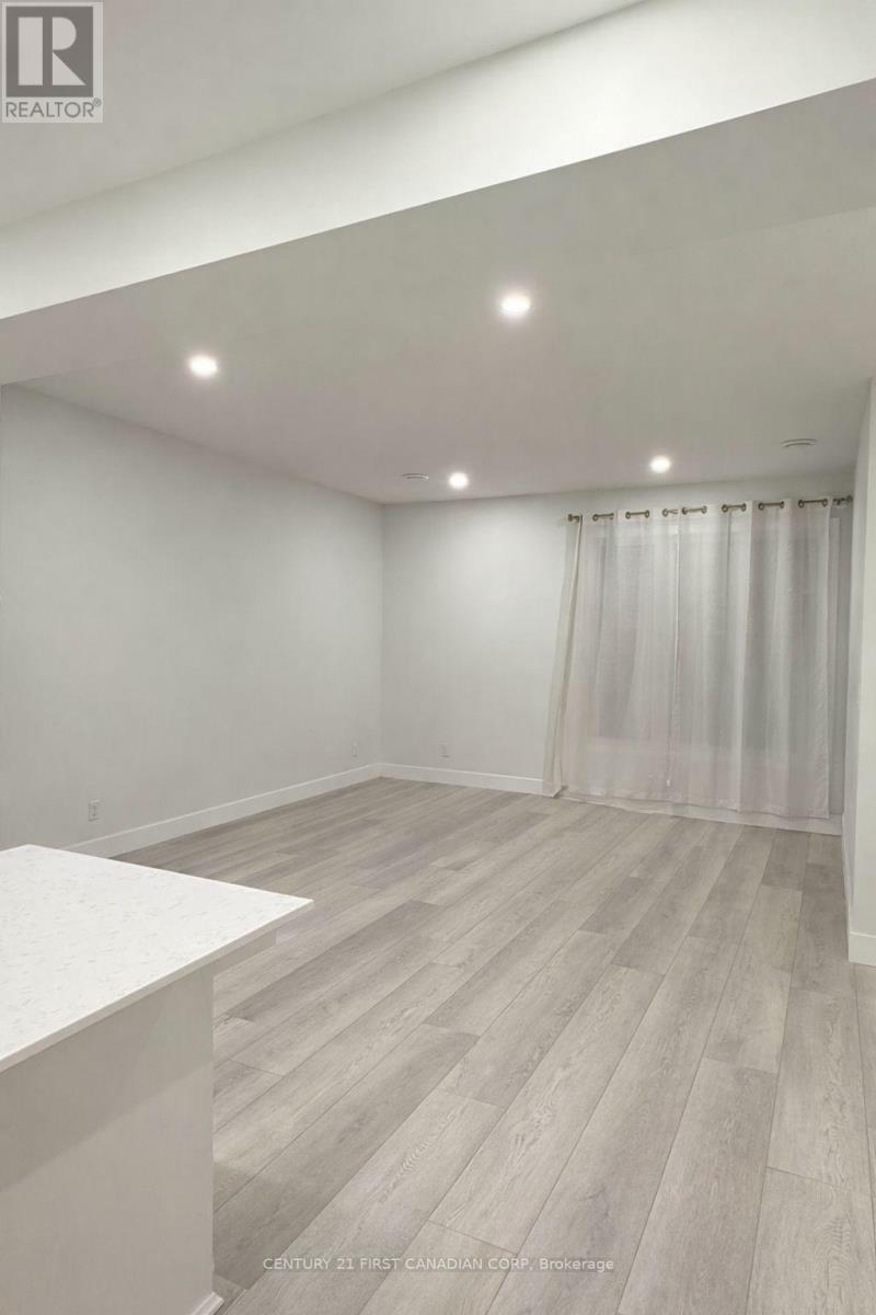 36 - 925 Deveron Crescent, London South, Ontario  N5Z 5C5 - Photo 2 - X12898426