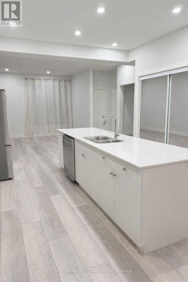 36 - 925 Deveron Crescent, London South, Ontario  N5Z 5C5 - Photo 3 - X12898426