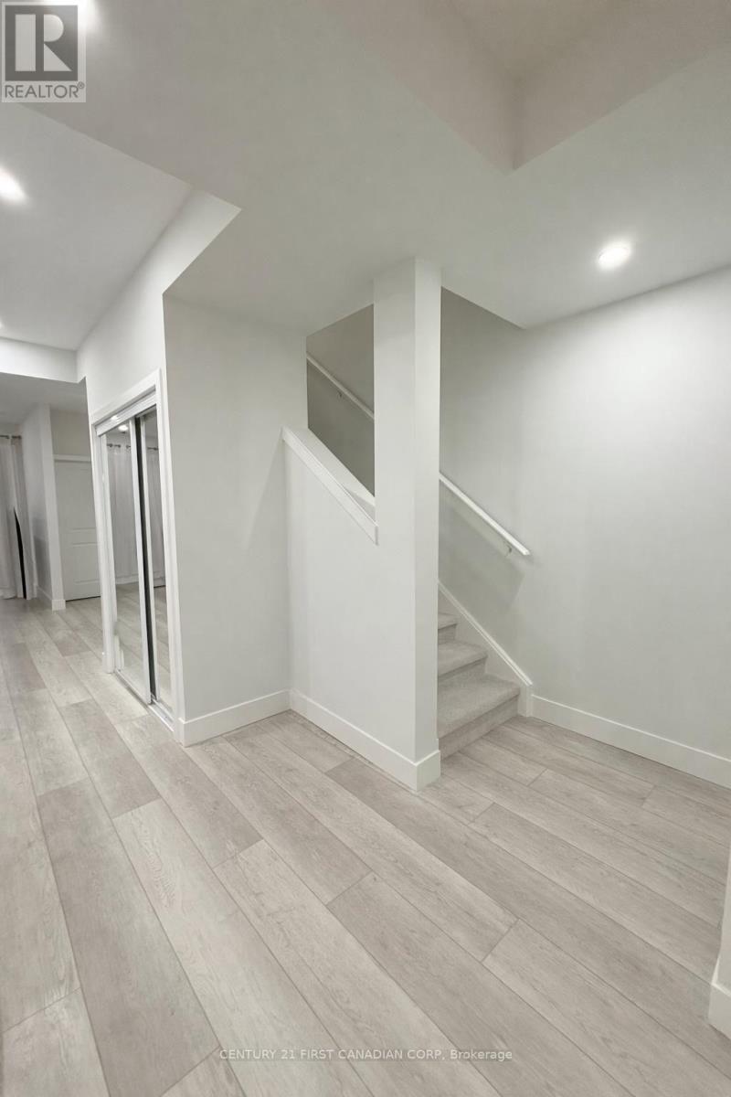 36 - 925 Deveron Crescent, London South, Ontario  N5Z 5C5 - Photo 6 - X12898426