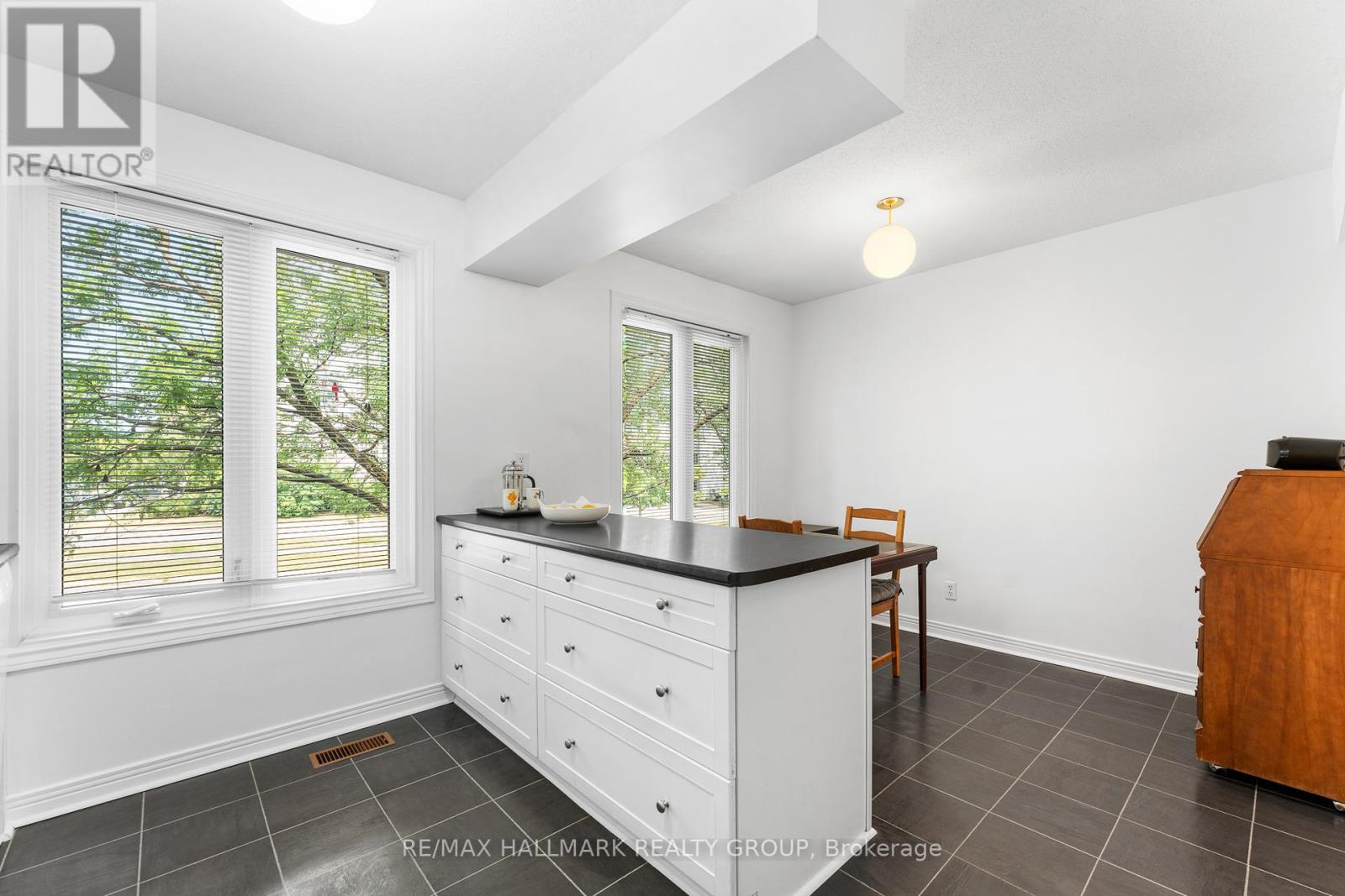 1916 Russell Road, Ottawa, Ontario  K1G 1L6 - Photo 14 - X12896576