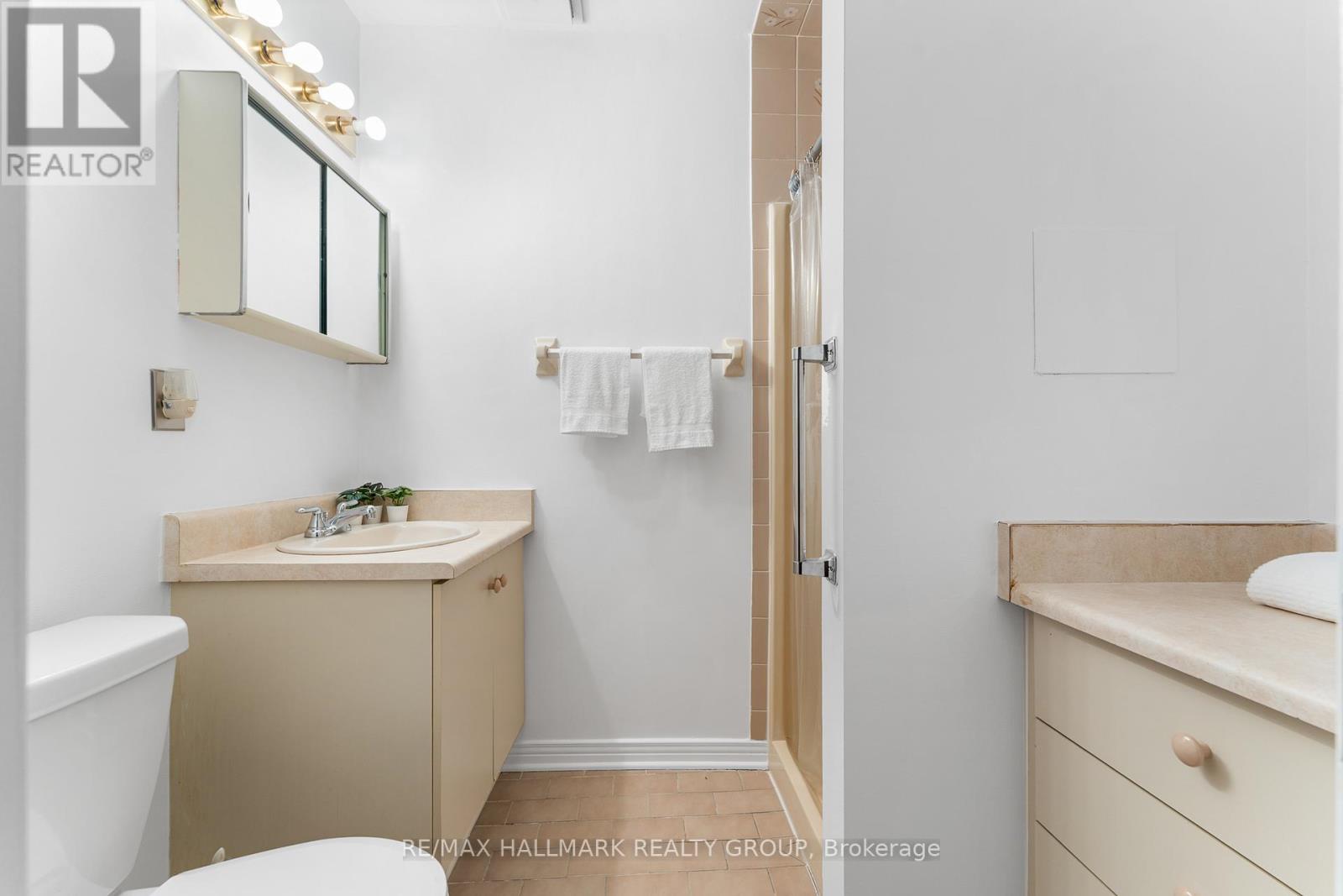 1916 Russell Road, Ottawa, Ontario  K1G 1L6 - Photo 24 - X12896576