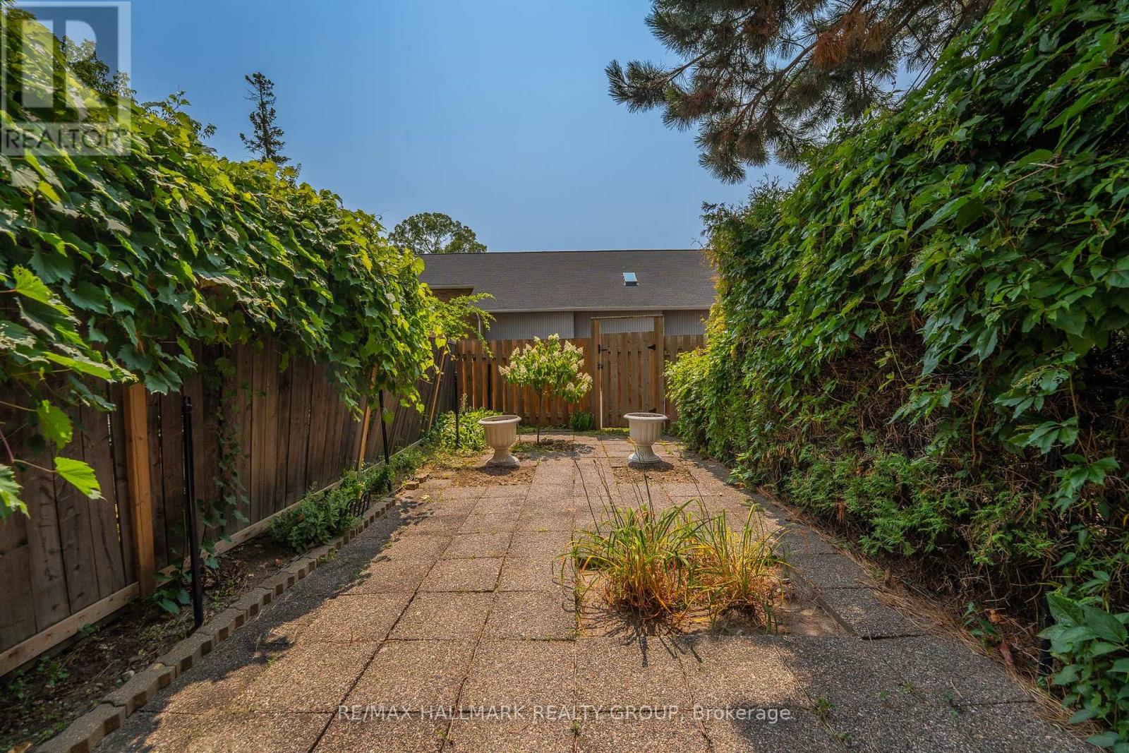 1916 Russell Road, Ottawa, Ontario  K1G 1L6 - Photo 39 - X12896576