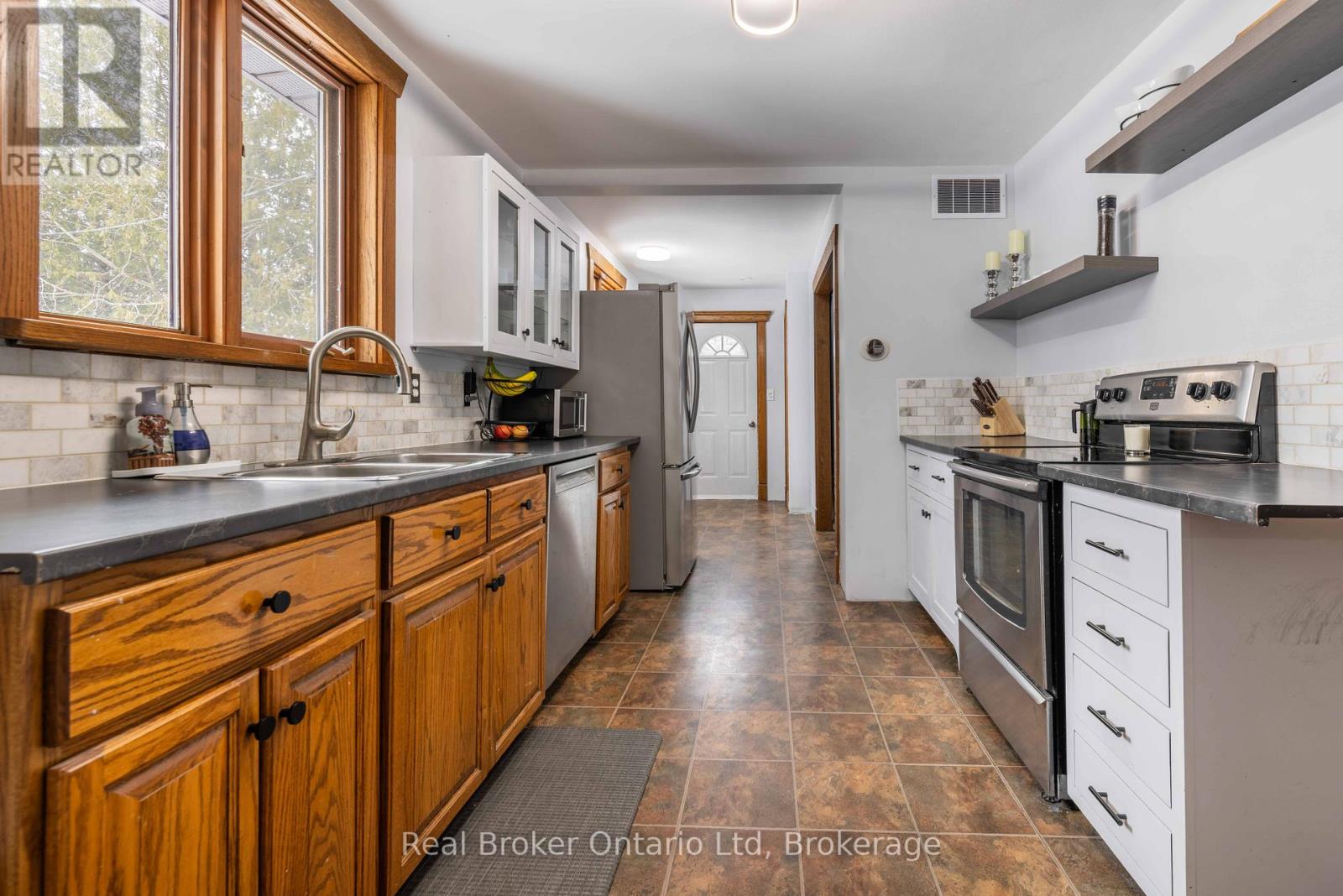 122327 Grey 5 Road, Georgian Bluffs, Ontario  N4K 5N5 - Photo 17 - X12898422