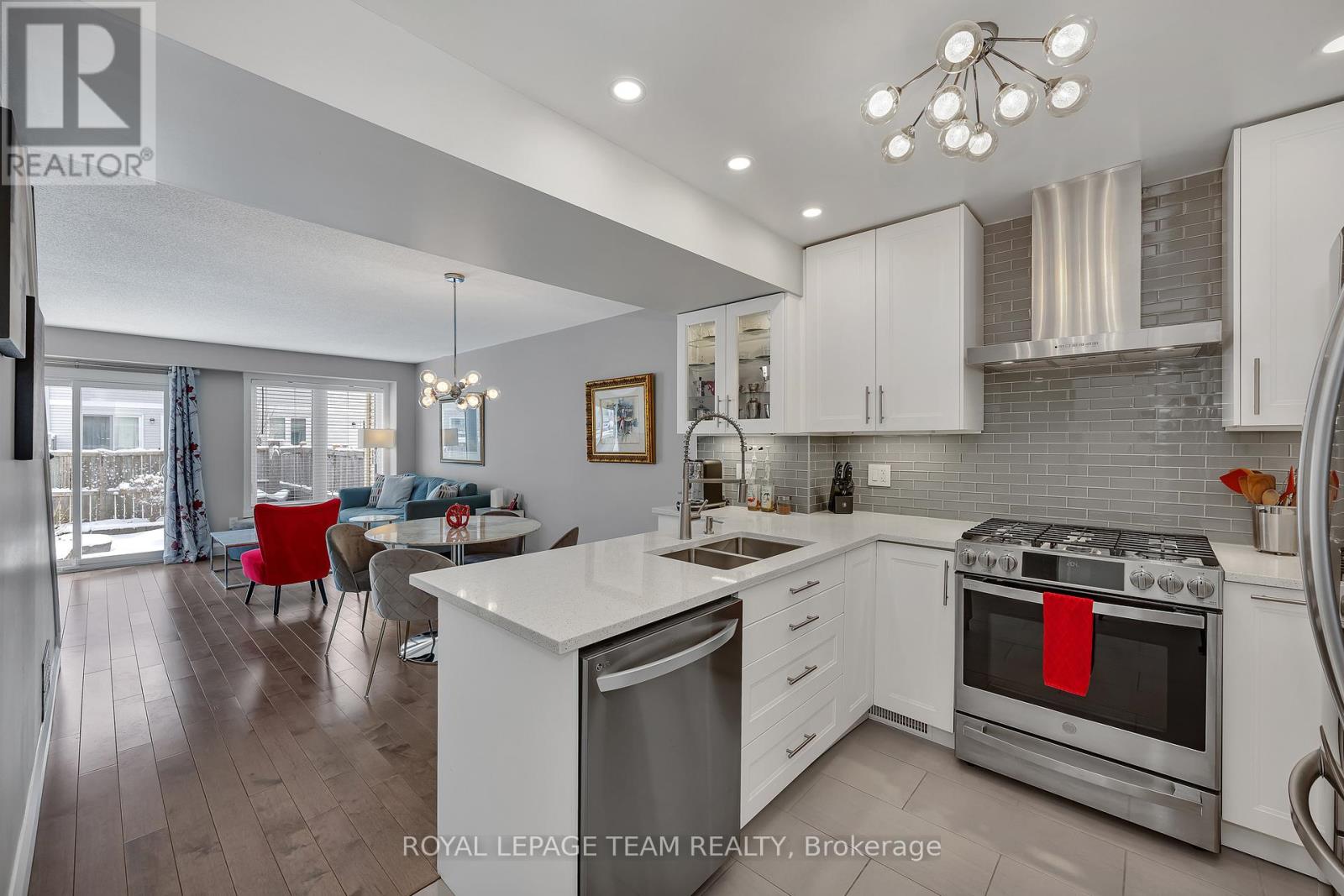 78 Grammercy Parkway, Ottawa, Ontario  K2C 4E4 - Photo 4 - X12898394