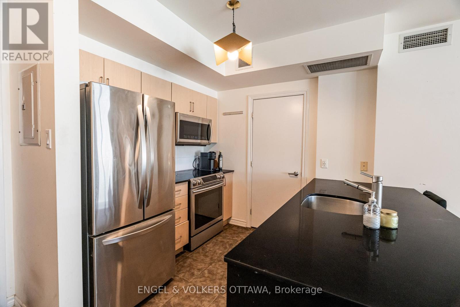 206 - 200 Rideau Street, Ottawa, Ontario  K1N 5Y1 - Photo 8 - X12898400