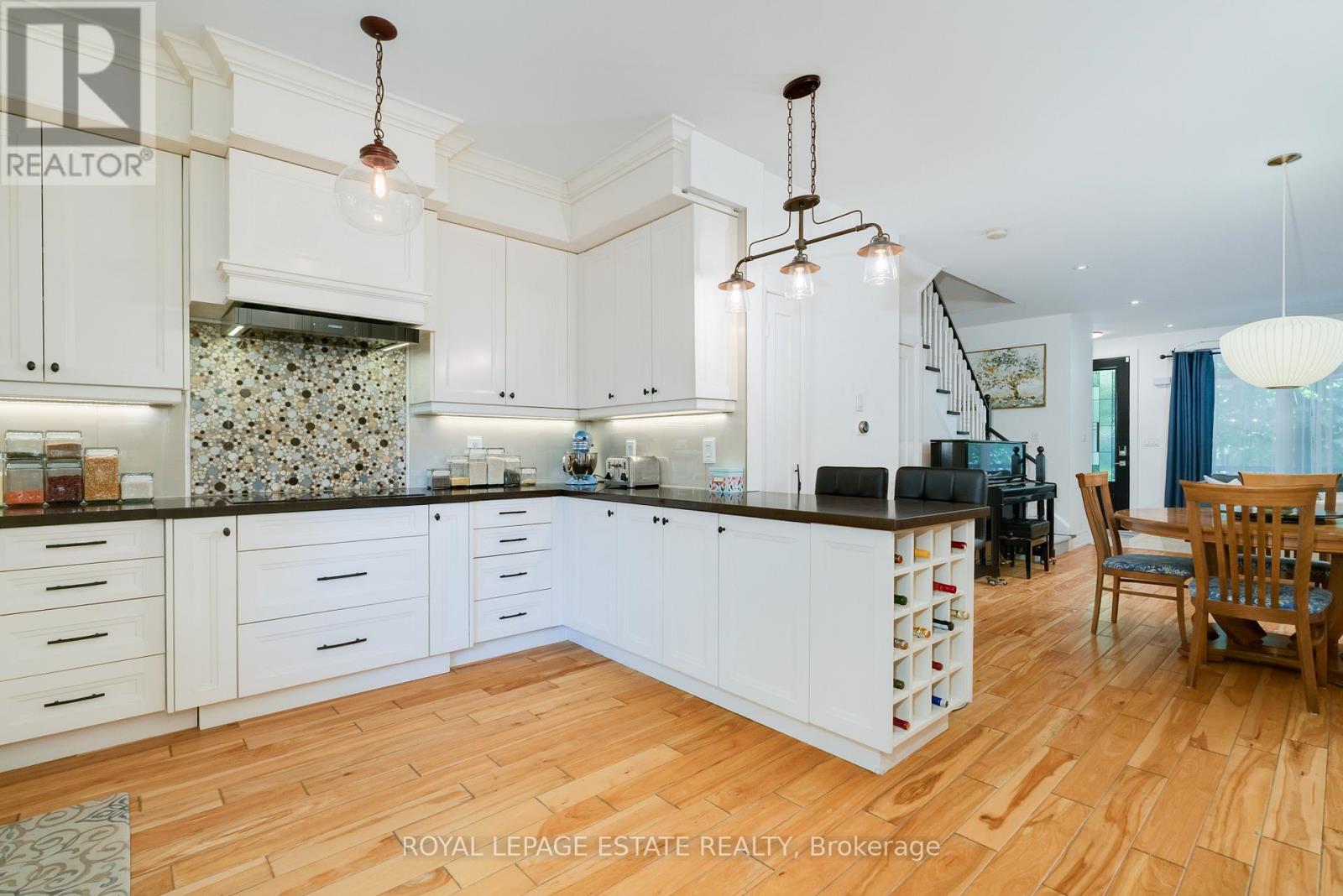 18 Bastedo Avenue, Toronto (Woodbine Corridor), Ontario  M4C 3M7 - Photo 11 - E12898404