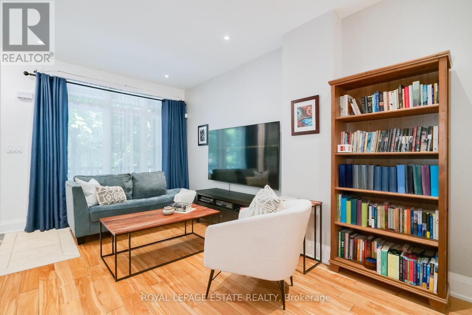 18 Bastedo Avenue, Toronto (Woodbine Corridor), Ontario  M4C 3M7 - Photo 2 - E12898404