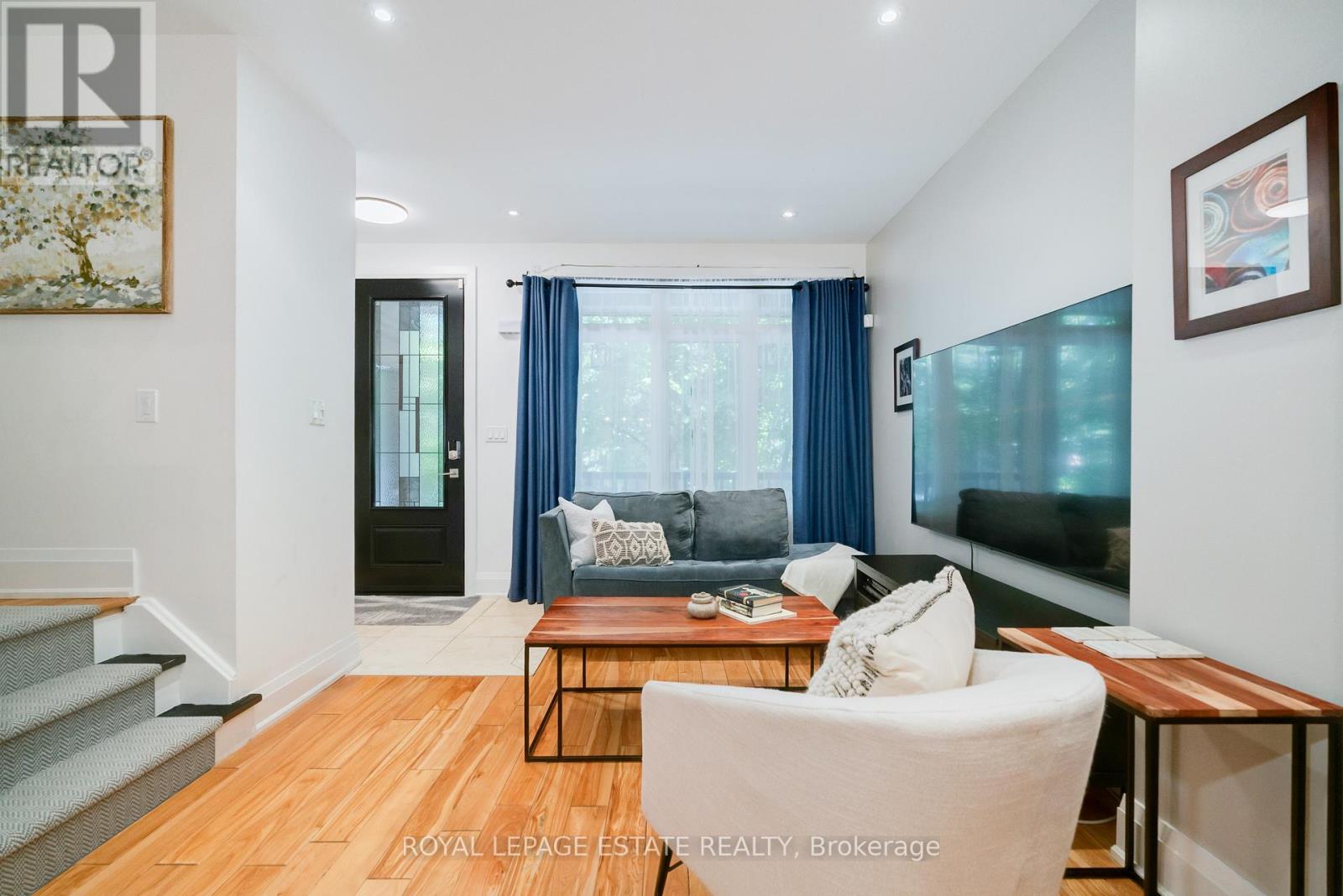 18 Bastedo Avenue, Toronto (Woodbine Corridor), Ontario  M4C 3M7 - Photo 3 - E12898404