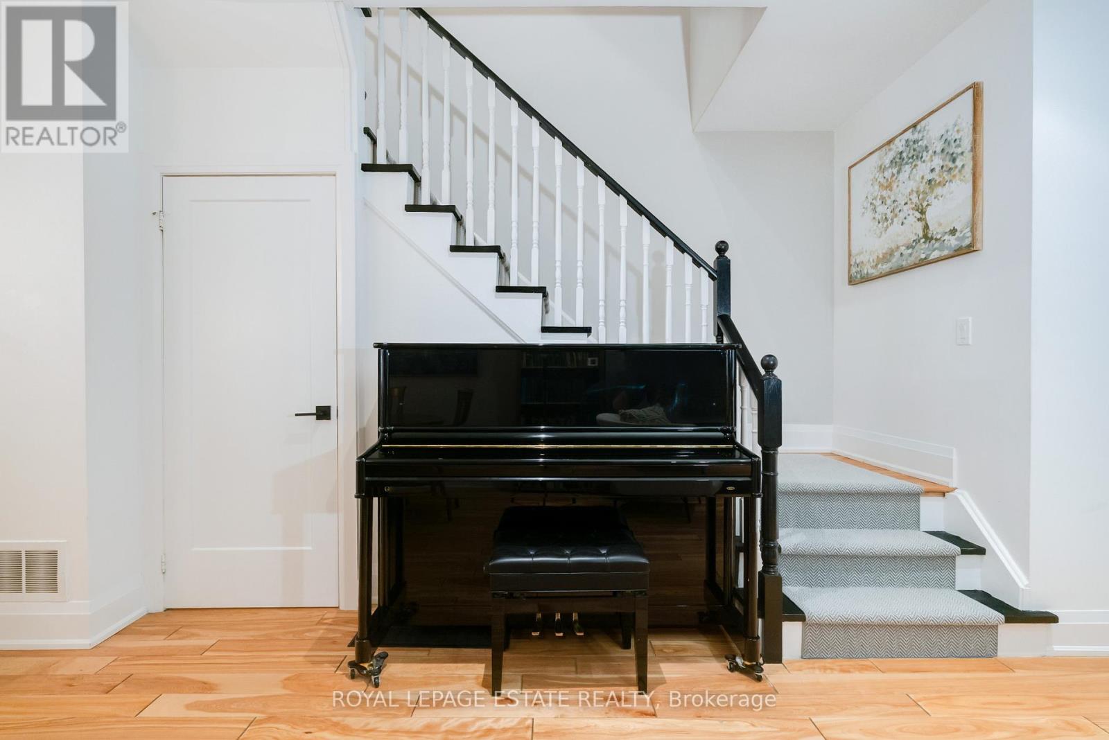 18 Bastedo Avenue, Toronto (Woodbine Corridor), Ontario  M4C 3M7 - Photo 6 - E12898404