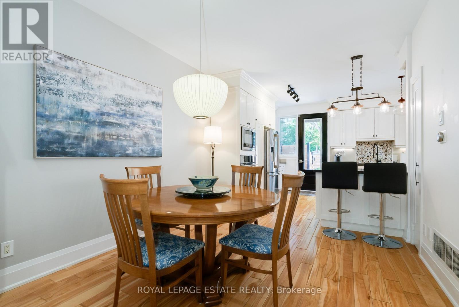 18 Bastedo Avenue, Toronto (Woodbine Corridor), Ontario  M4C 3M7 - Photo 8 - E12898404