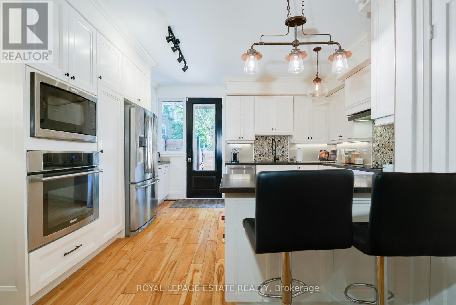 18 Bastedo Avenue, Toronto (Woodbine Corridor), Ontario  M4C 3M7 - Photo 9 - E12898404