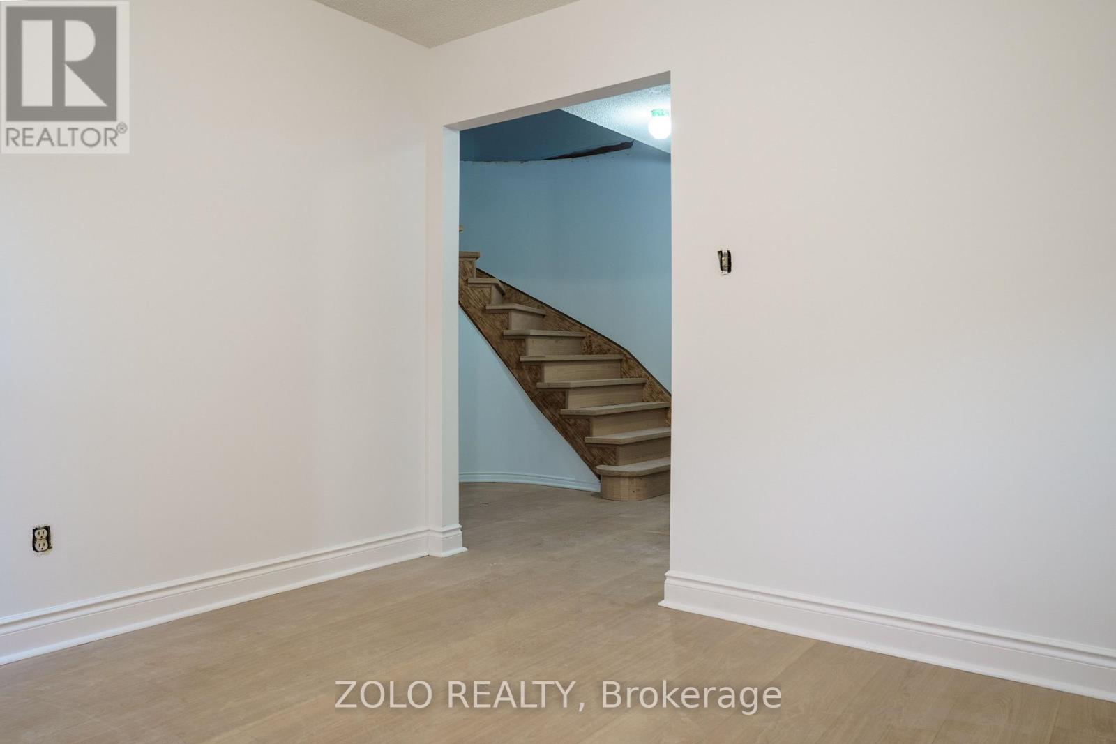 655 Paragon Place E, Mississauga, Ontario  L5B 2Z6 - Photo 3 - W12842254