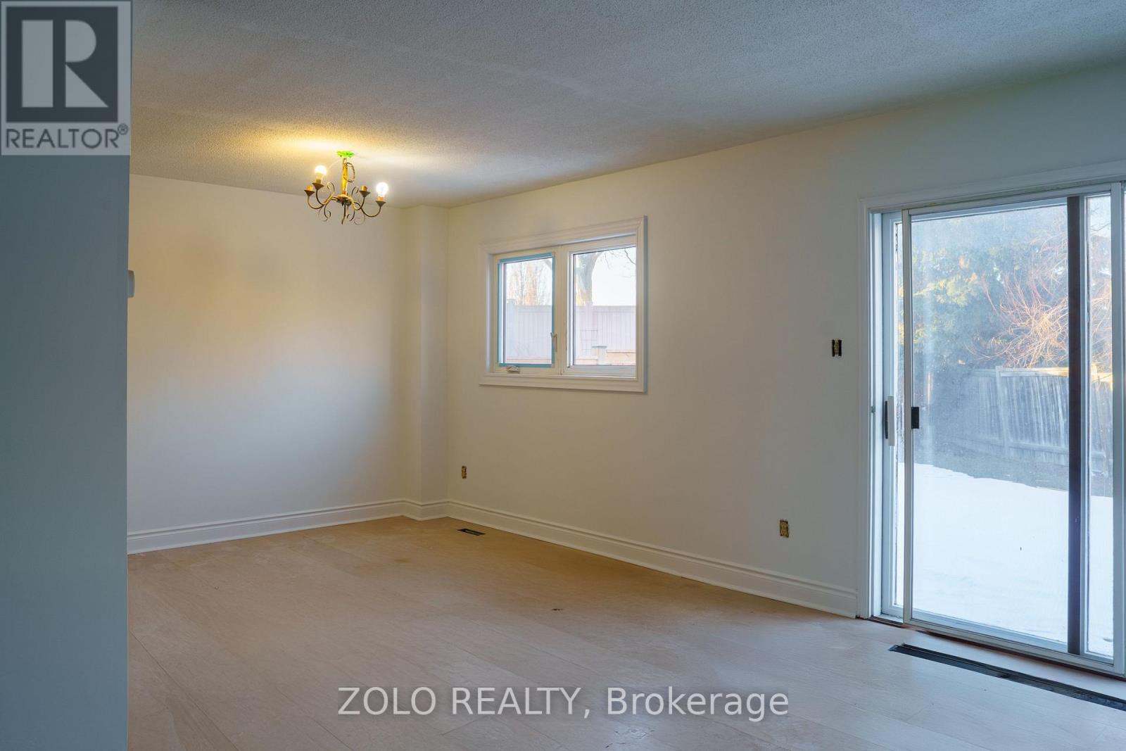 655 Paragon Place E, Mississauga, Ontario  L5B 2Z6 - Photo 4 - W12842254