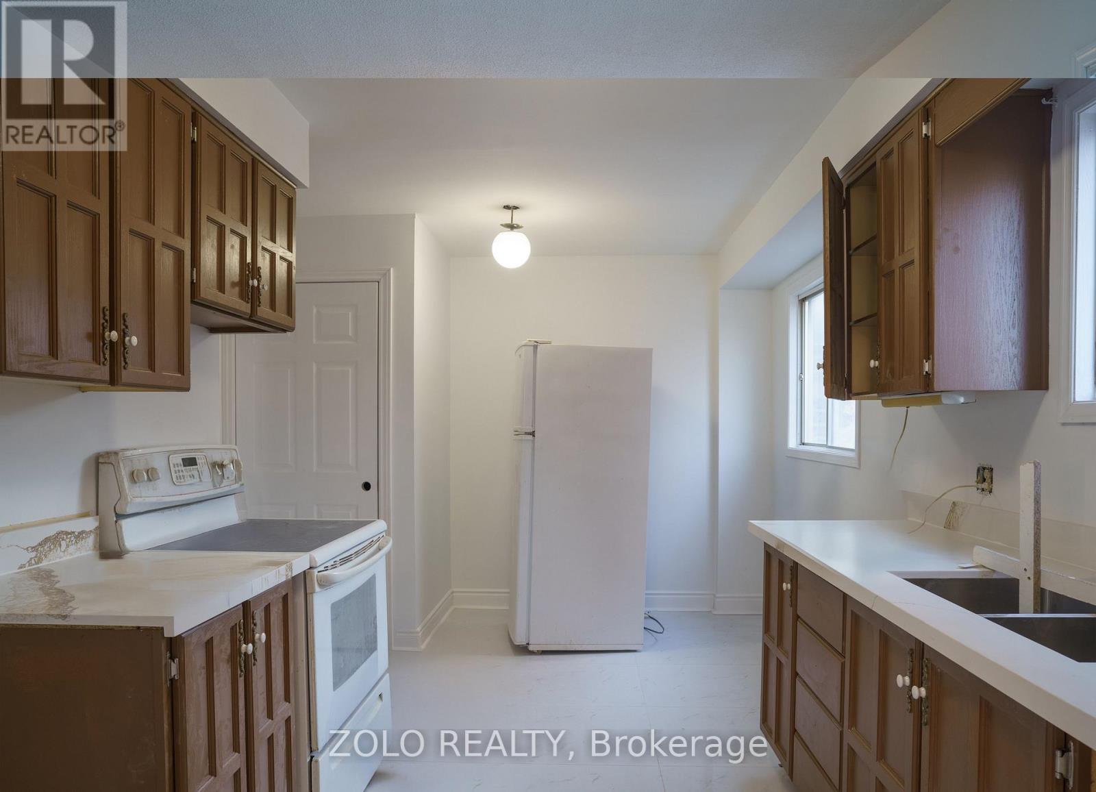 655 Paragon Place E, Mississauga, Ontario  L5B 2Z6 - Photo 7 - W12842254