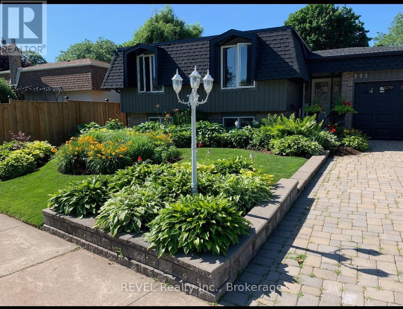 775 Greg Drive, Burlington (Shoreacres), Ontario  L7L 5G1 - Photo 2 - W12774390